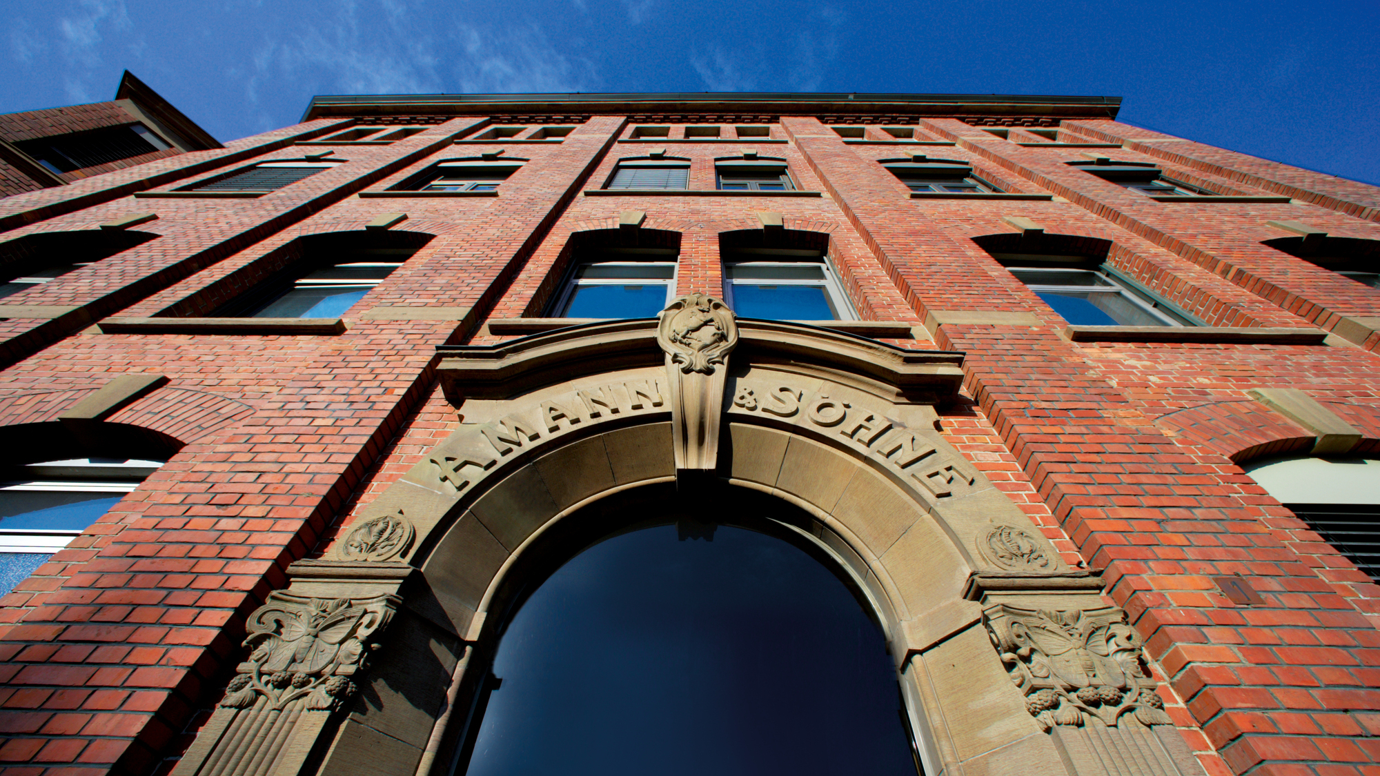 Am Hauptsitz der Amann Group in Bönnigheim. Foto: Amann Group