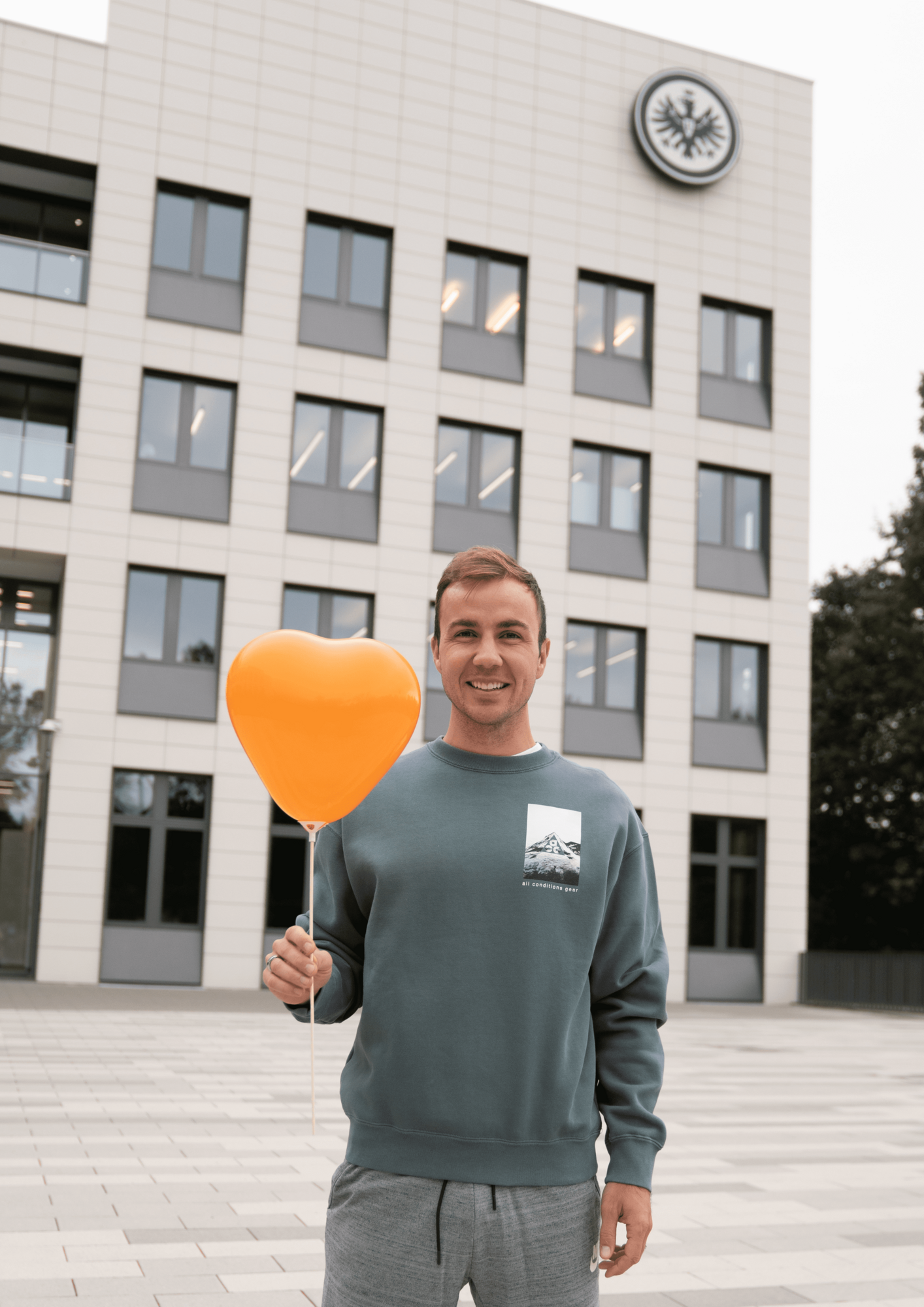 Fußballer Mario Götze für Patrizias Bildungsinitiative "Hearts4Change"