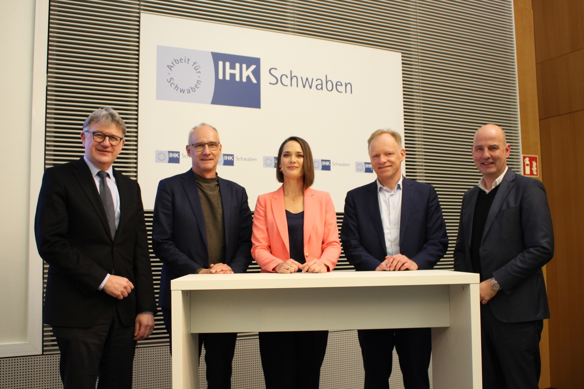 Beim 50. Konjunkturgespräch der IHK Schwaben waren kompetente Redner auf der Bühne. Die Keynote hielt ifo-Chef Prof. Clemens Fue