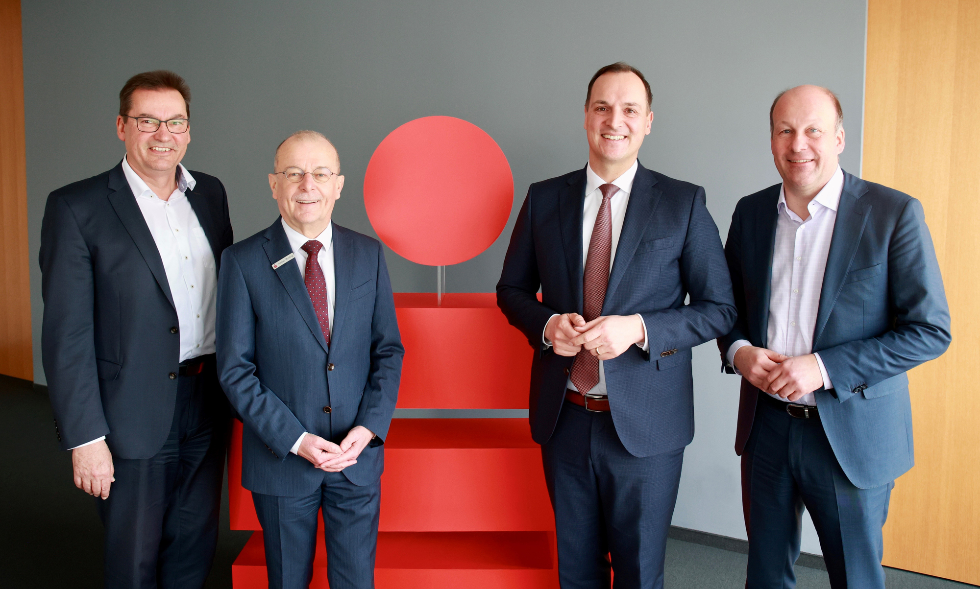 Hubert Fischer (Verwaltungsratsvorsitzender Sparkasse Günzburg-Krumbach und Erster Bürgermeister Krumbach), Thomas Munding (Vors