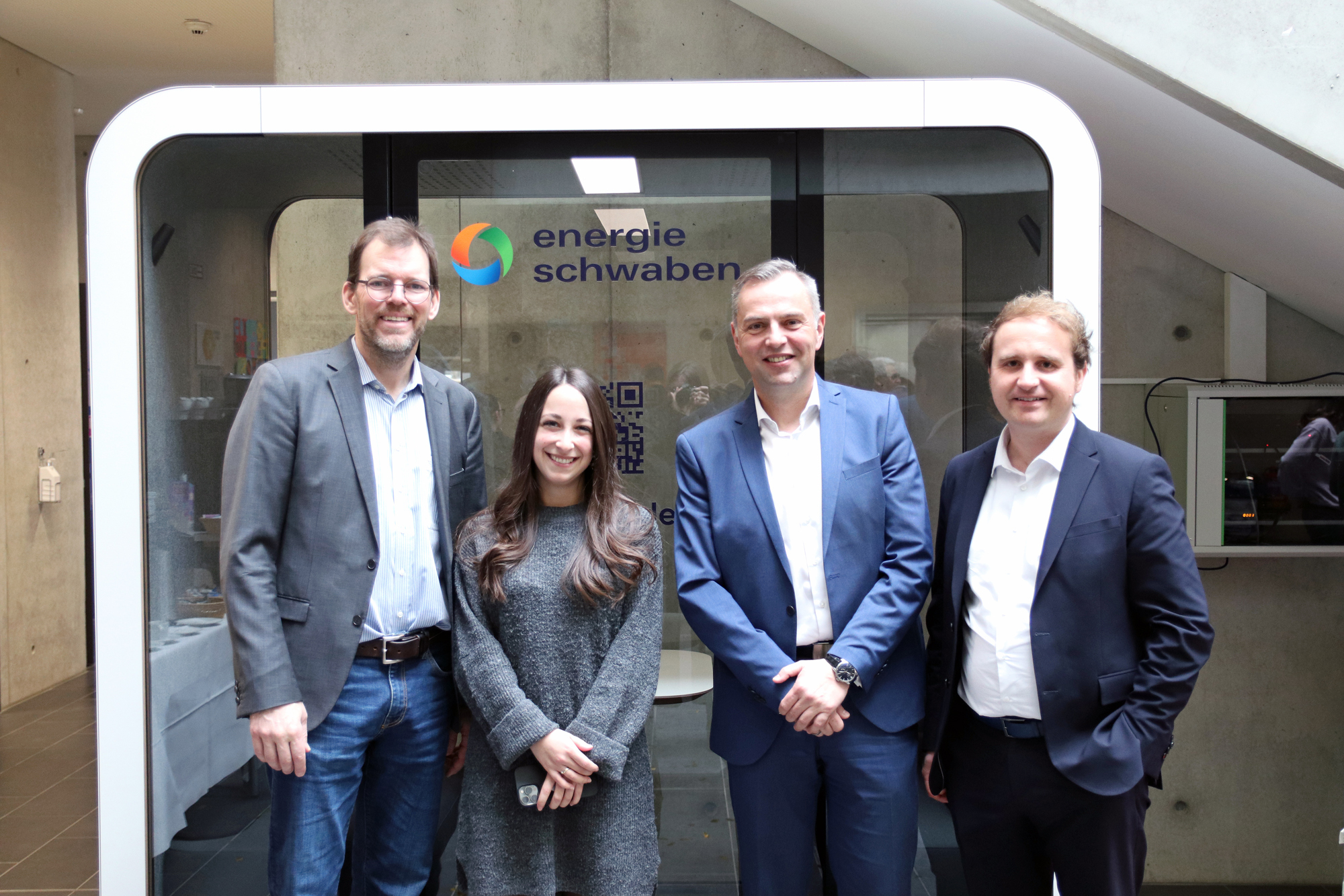 Von links: Prof. Dr. Nicolas Warkotsch, Jacqueline Mangold, Dirk Weimann, und Frank Surmacz. Foto: Verena Kiss/THA