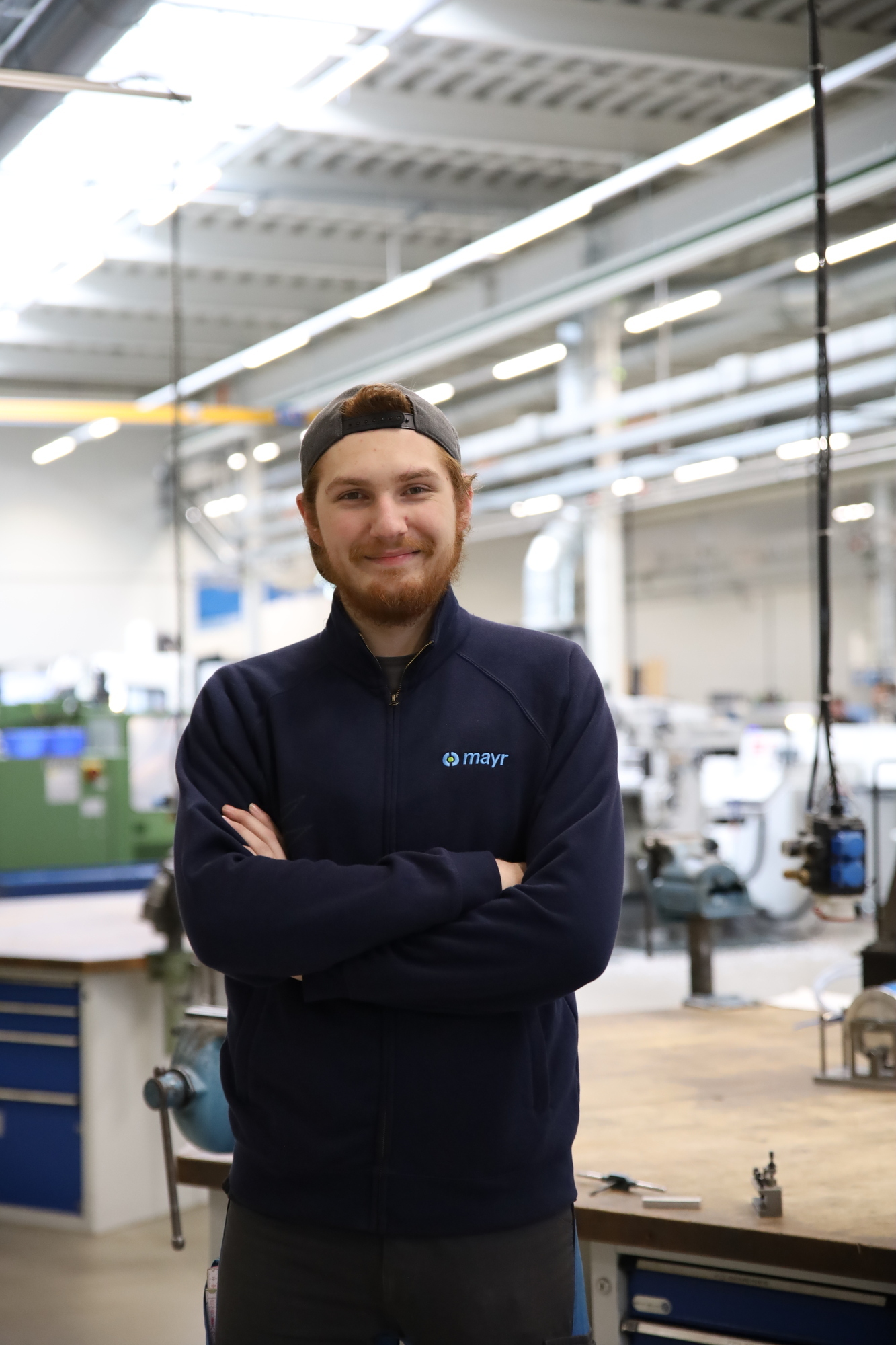 Luca Schnurr ist angehender Industriemechaniker bei Mayr Antriebstechnik. Foto: Mayr