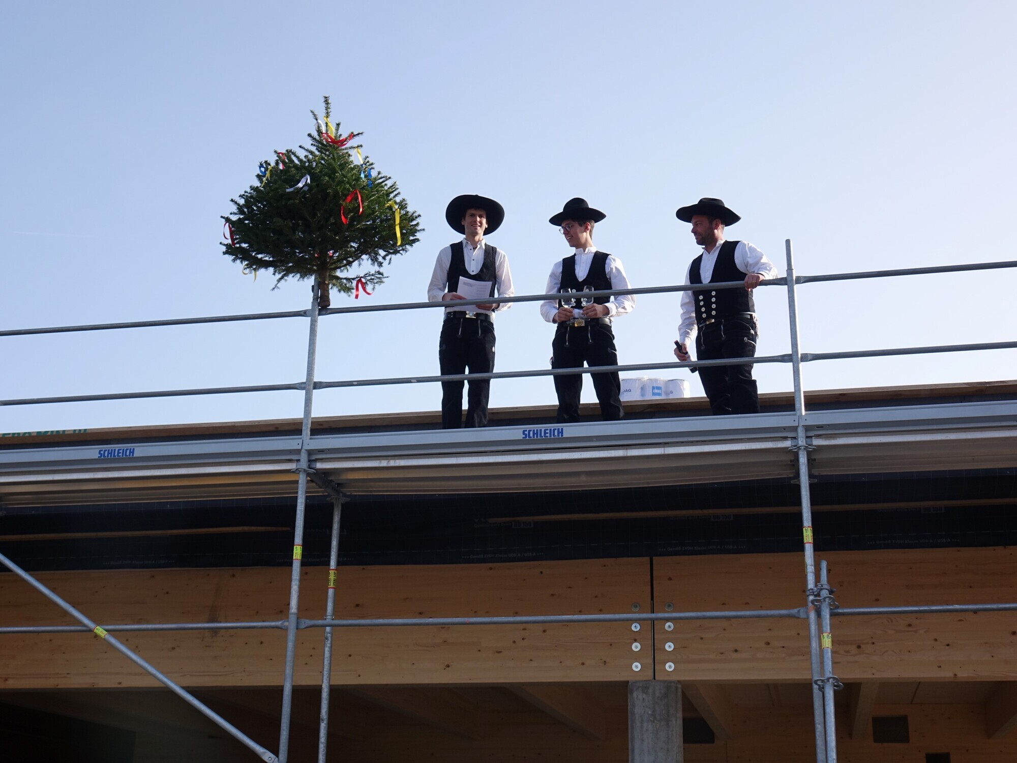 Richtfest zum Umbau und der Erweiterung der Werkstätten der staatlichen Berufsschule in der Schelmenhofstraße in Kaufbeuren