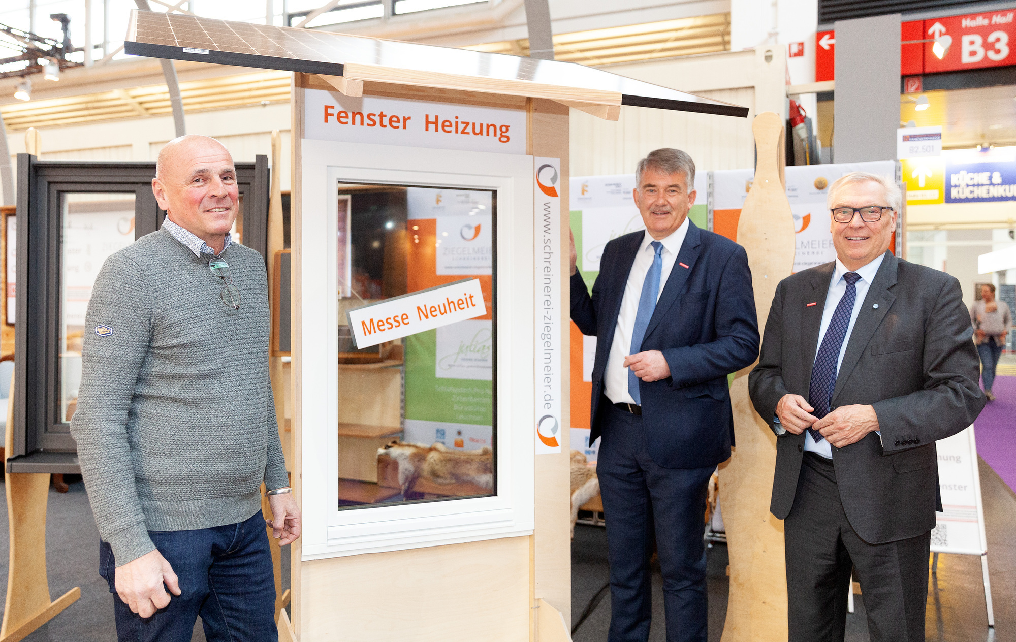 HWK-Präsident Hans-Peter Rauch (rechts) und HWK-Hauptgeschäftsführer Ulrich Wagner (2.v.r.) besuchten Gunter Ziegelmeier an sein