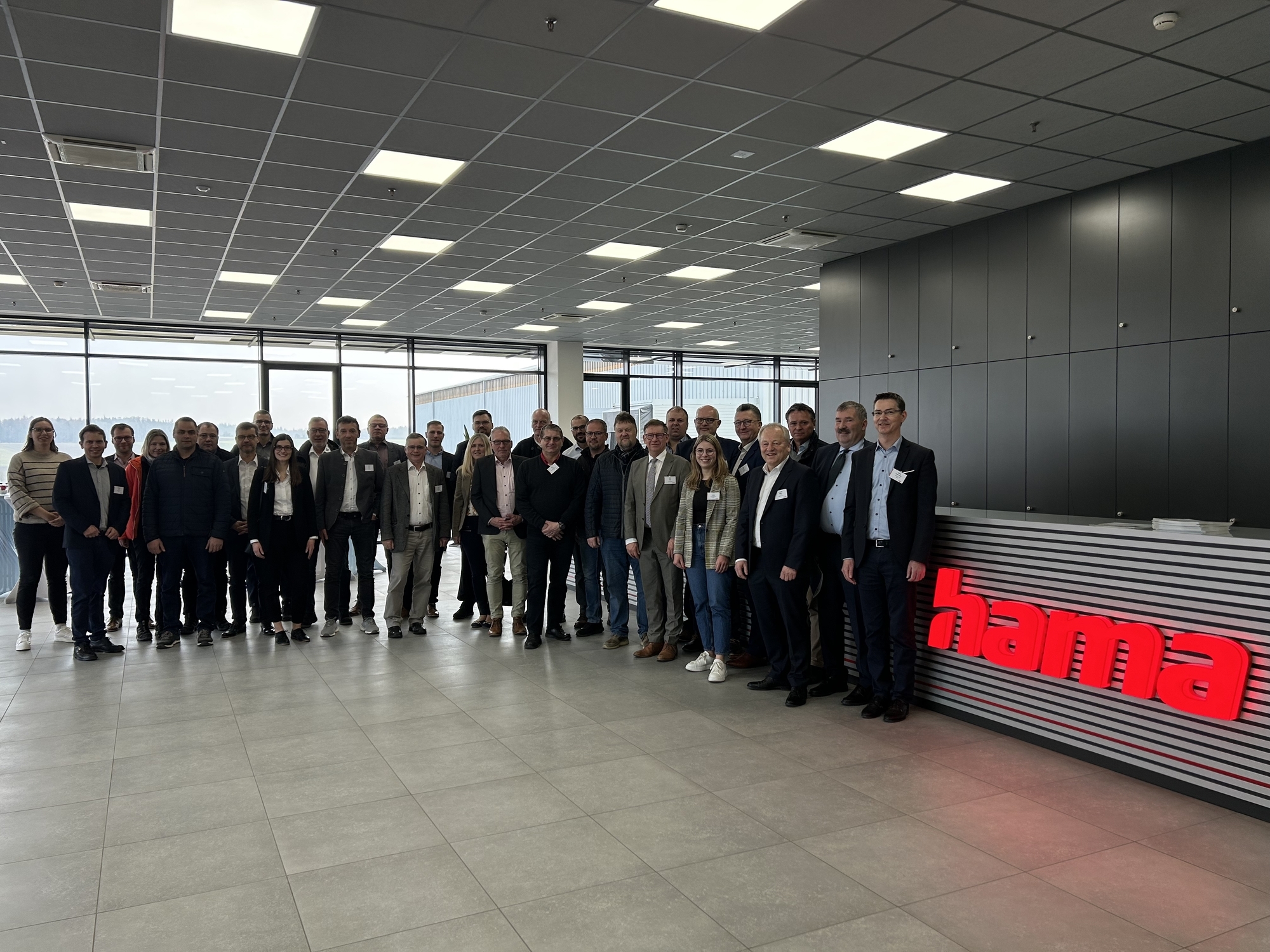 Im März 2024 veranstaltete der Wirtschaftsförderverband Donauries e. V. ein Unternehmerfrühstück bei der Firma Hama in Monheim.