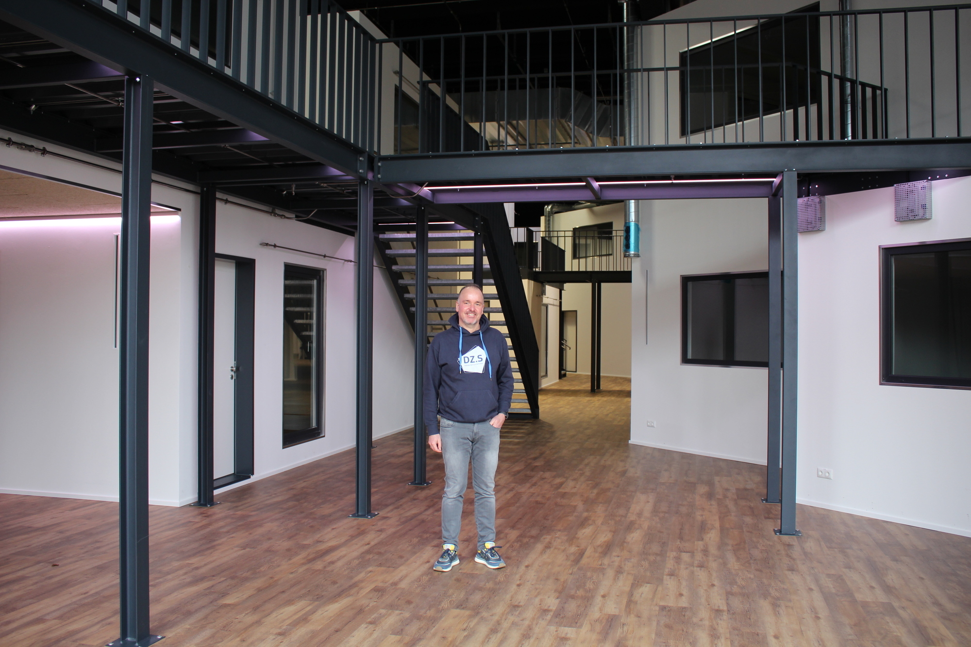 Stefan Schimpfle, Geschäftsführer DZ.S., im neuen Digitalen Gründerzentrum. Foto: B4bSCHWABEN.de