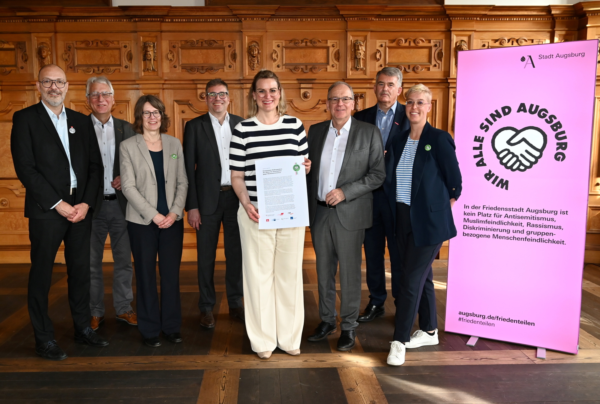 Die gemeinsame Stellungnahme der Allianz für Arbeitsplätze gegen Rechtsextremismus wird vorgestellt. Foto: Ruth Plössel / Stadt