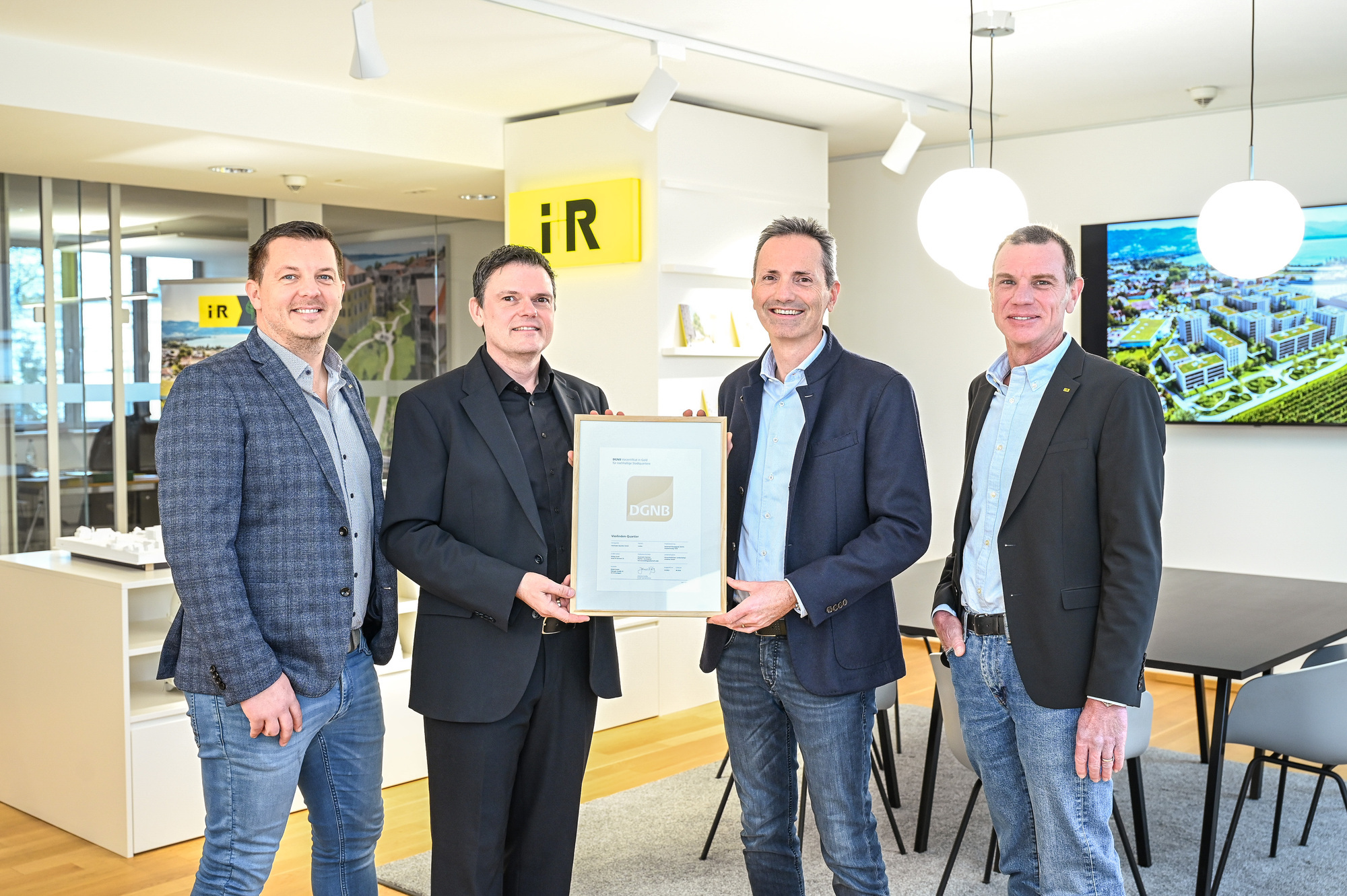 Stefan Hämmerle (Projektleitung Vierlinden-Quartier), Karlheinz Bayer (Geschäftsführer i+R Wohnbau Lindau) und Andreas Deuring (