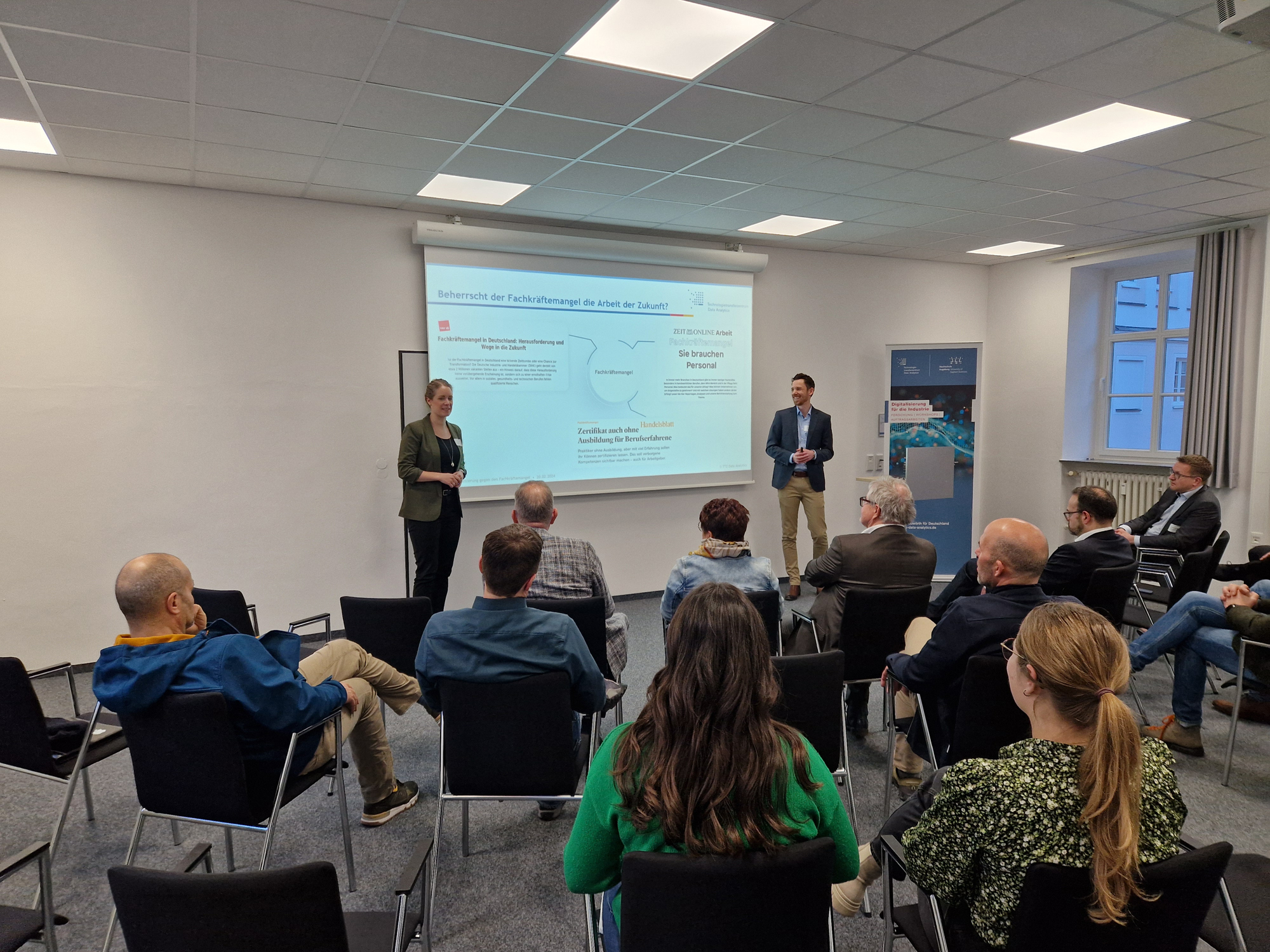 Mehrmals im Jahr treffen sich die Forschenden am TTZ Data Analyticsder Technischen Hochschule Augsburg in Donauwörth mit regiona