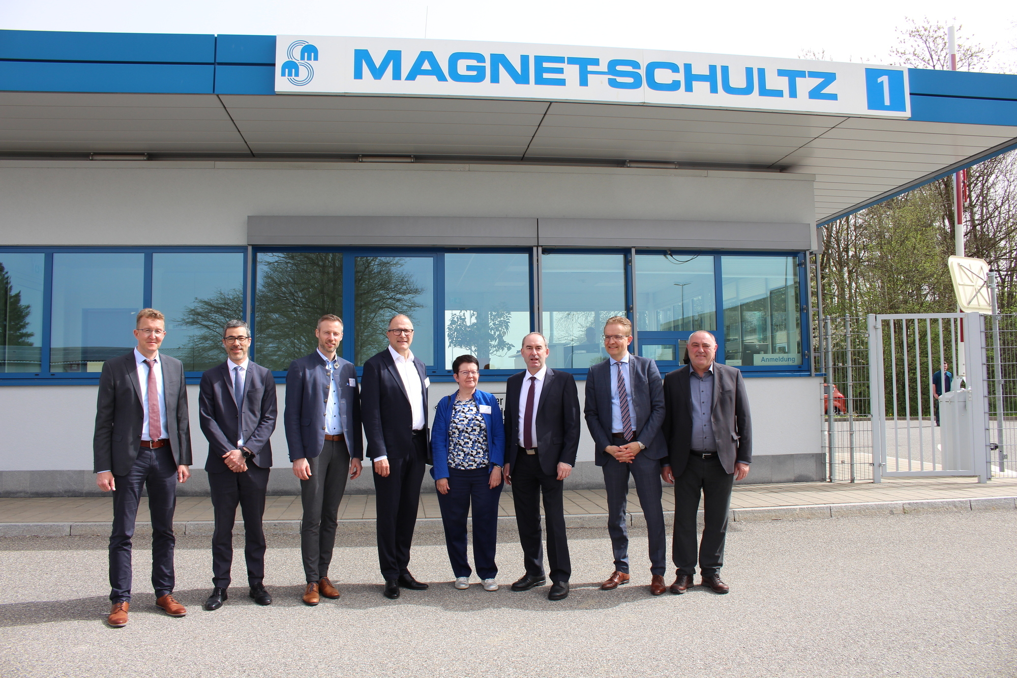 Magnet Schultz empfing hohen politischen Besuch. Darunter Wirtschaftsminister Hubert Aiwanger, den Landtagsabgeordneten Alexande
