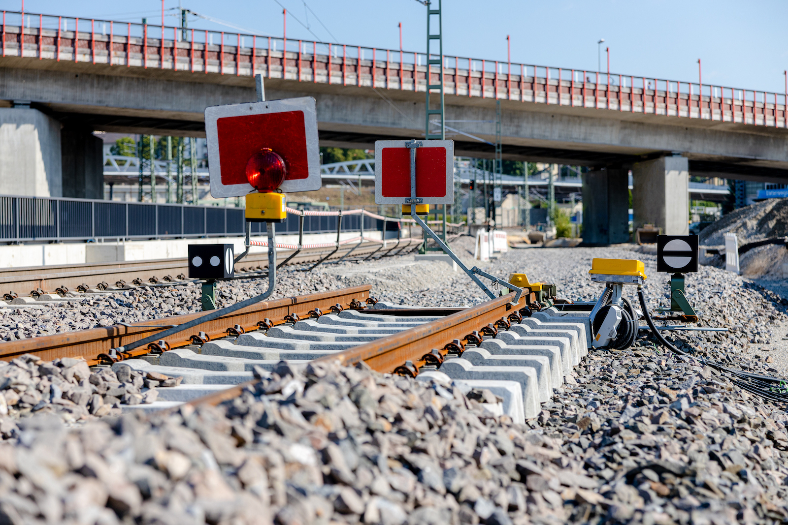 Archivbild. Die Deutsche Bahn plant den Bau von zwei zusätzlichen, hochgeschwindigkeitstauglichen Gleisen zwischen Ulm und Augsburg. Foto: DB AG / Thomas Kiewning