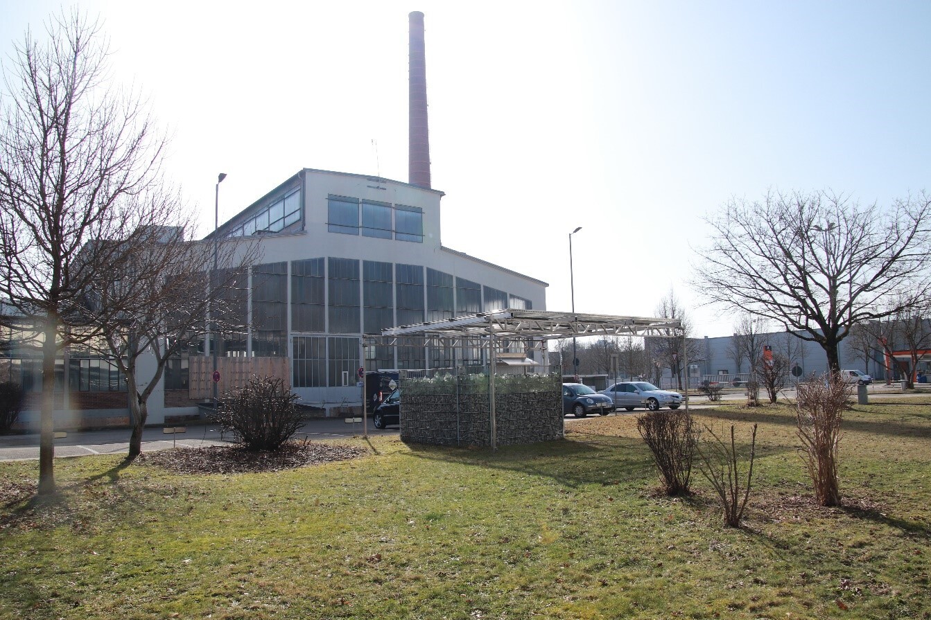 Stillgelegte Betriebsanlagen (hier Glaswerk und Schornstein) der früheren Nutzer Osram und Ledvance. Foto: Christian Schaser / S