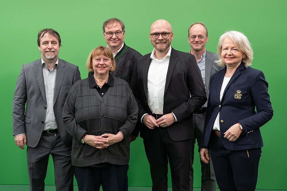 Besuch im Medienlabor (v. l. n. r.) : Vizepräsident Prof. Dr. Andreas Rathgeber, Universitätspräsidentin Prof. Dr. Sabine Doerin