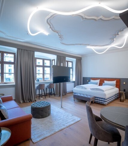 So sieht ein Zimmer des Maxim Suites by Elias Holl aus. Bild: EWA Wiese Clou Media