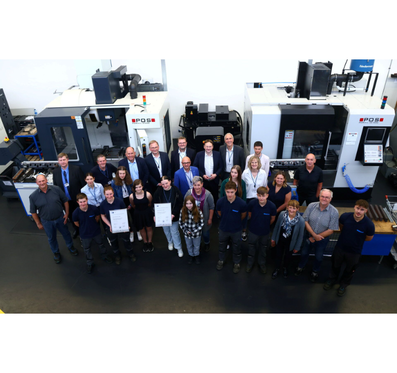 Gemeinsam mit der Firma Wanzl GmbH & Co. KGaA aus Kirchheim vereinabrt die IHK Schwaben die 400. IHK-Schulpartnerschaft in Thann
