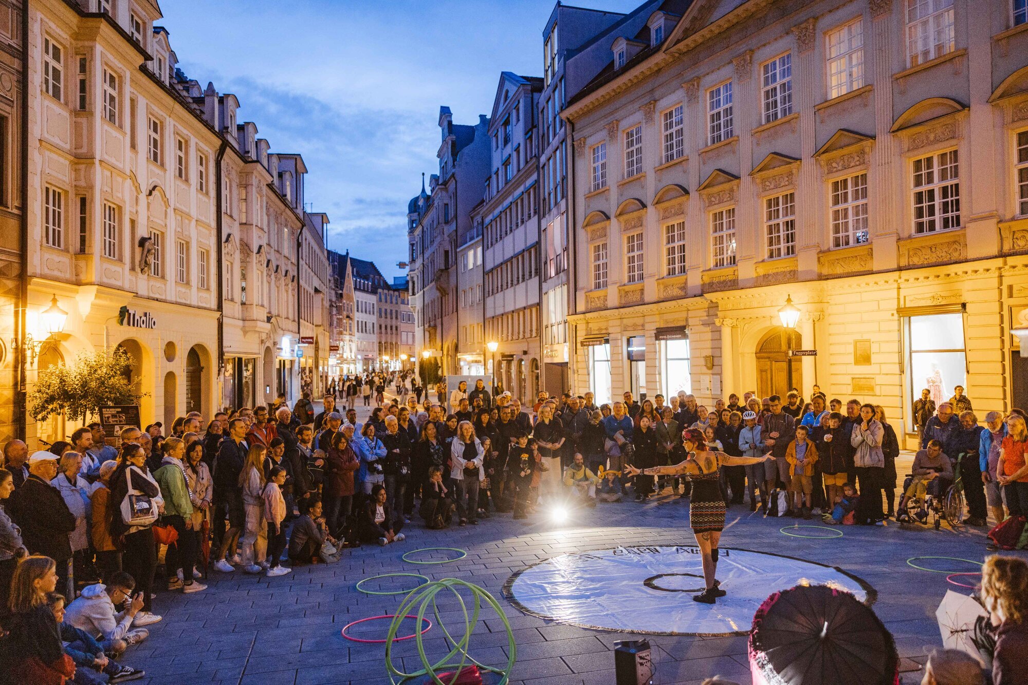 Vom 26. bis 28. Juli findet das Straßenfest La Strada in der Augsburger Innenstadt statt. Foto: Martin Augsburger