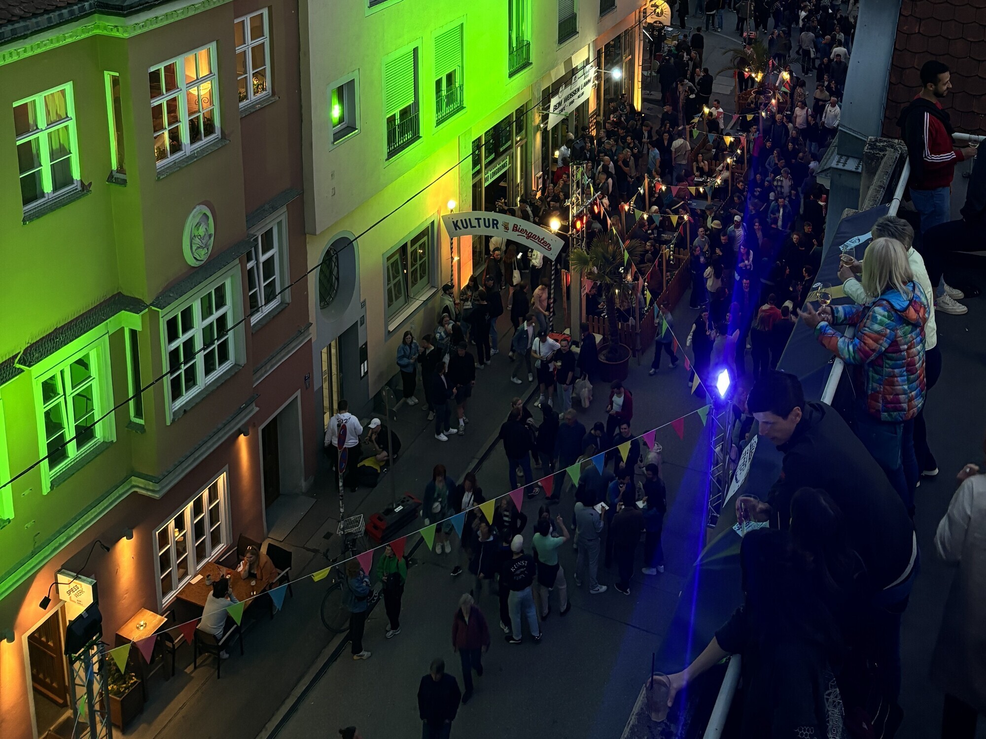 Ein Blick von oben auf die Kunst- ud Kulturmeile in der Ludwigstraße. Foto: B4BSCHWABEN.de