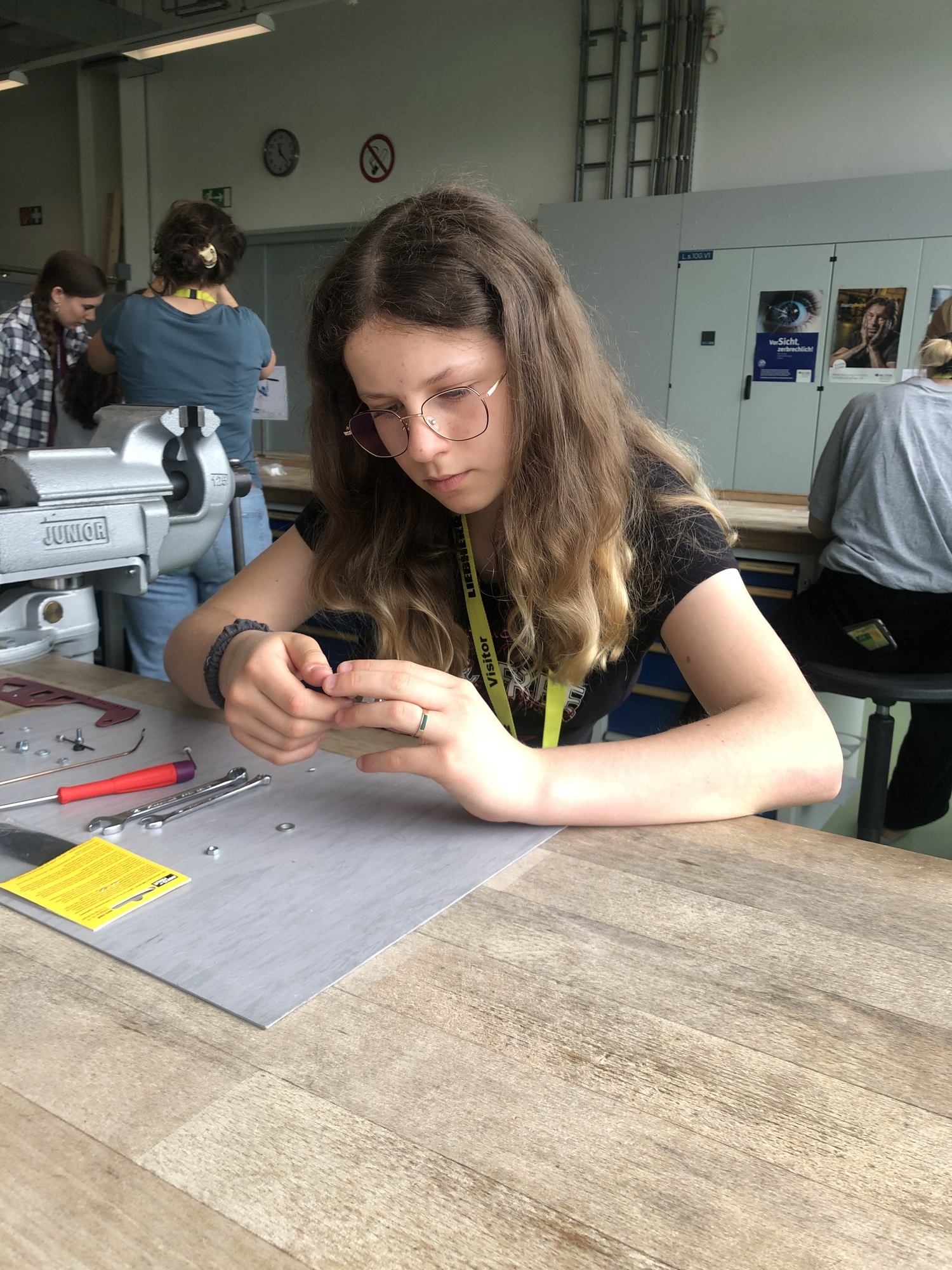 Bei dem Mädchen für Technik-Camp konnten die jungen Frauen 20204 bei der Liebherr-Aerospace praxisnah und spielerisch technische