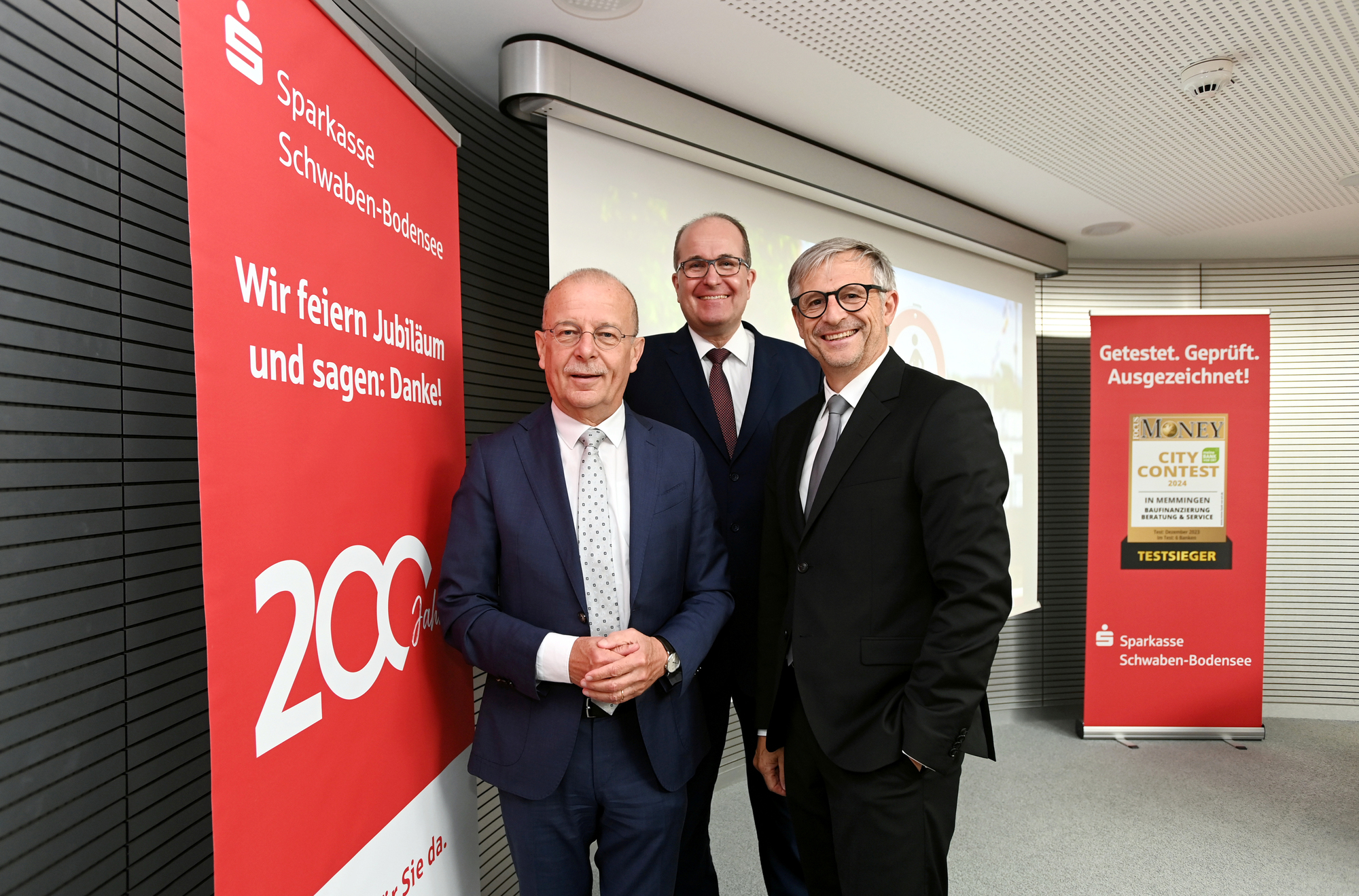 Der Vorstand der Sparkasse Schwaben-Bodensee (v.li.): Thomas Munding, Harald Post, Dr. Wolfgang Zettl. Nicht abgebildet: Bernd Fischer. Foto: Sparkasse Schwaben-Bodensee / Marcus Merk