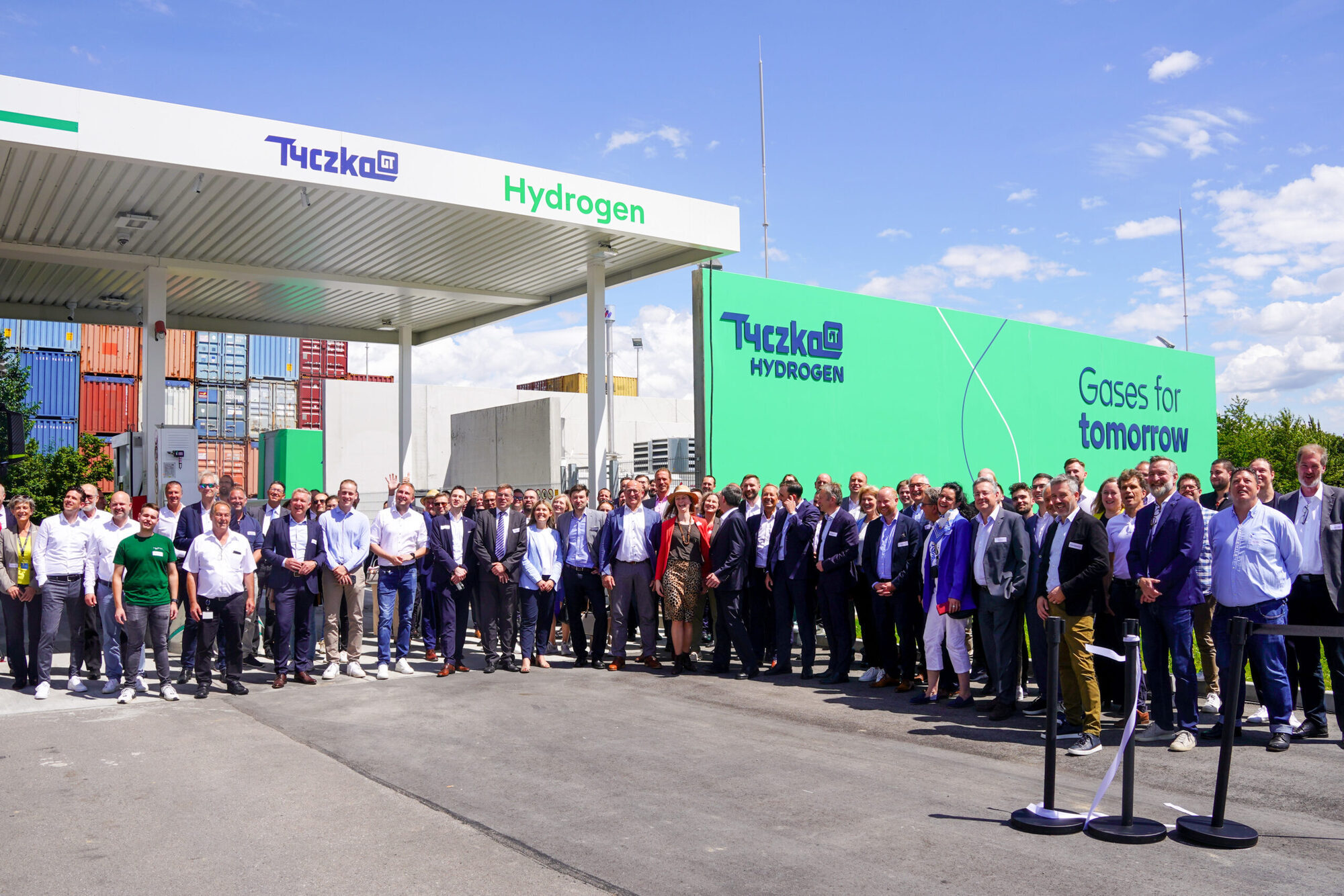 Am 17. Juni 2024 wurde die neue Wasserstofftankstelle am GVZ eröffnet. Fotoquelle: Quantron Ag