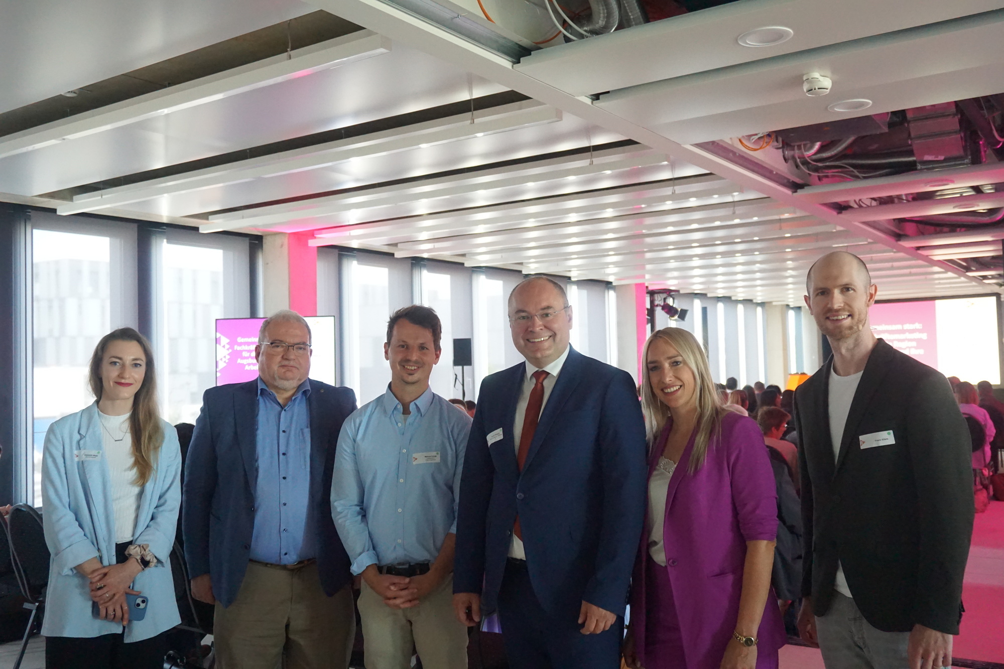 V.l.n.r.: Elisabeth Mess, Andreas Thiel, Marcus Lange, Frank Pintsch, Stefanie Winter, Frank Eilers. Foto: Regio Augsburg Wirtschaft GmbH