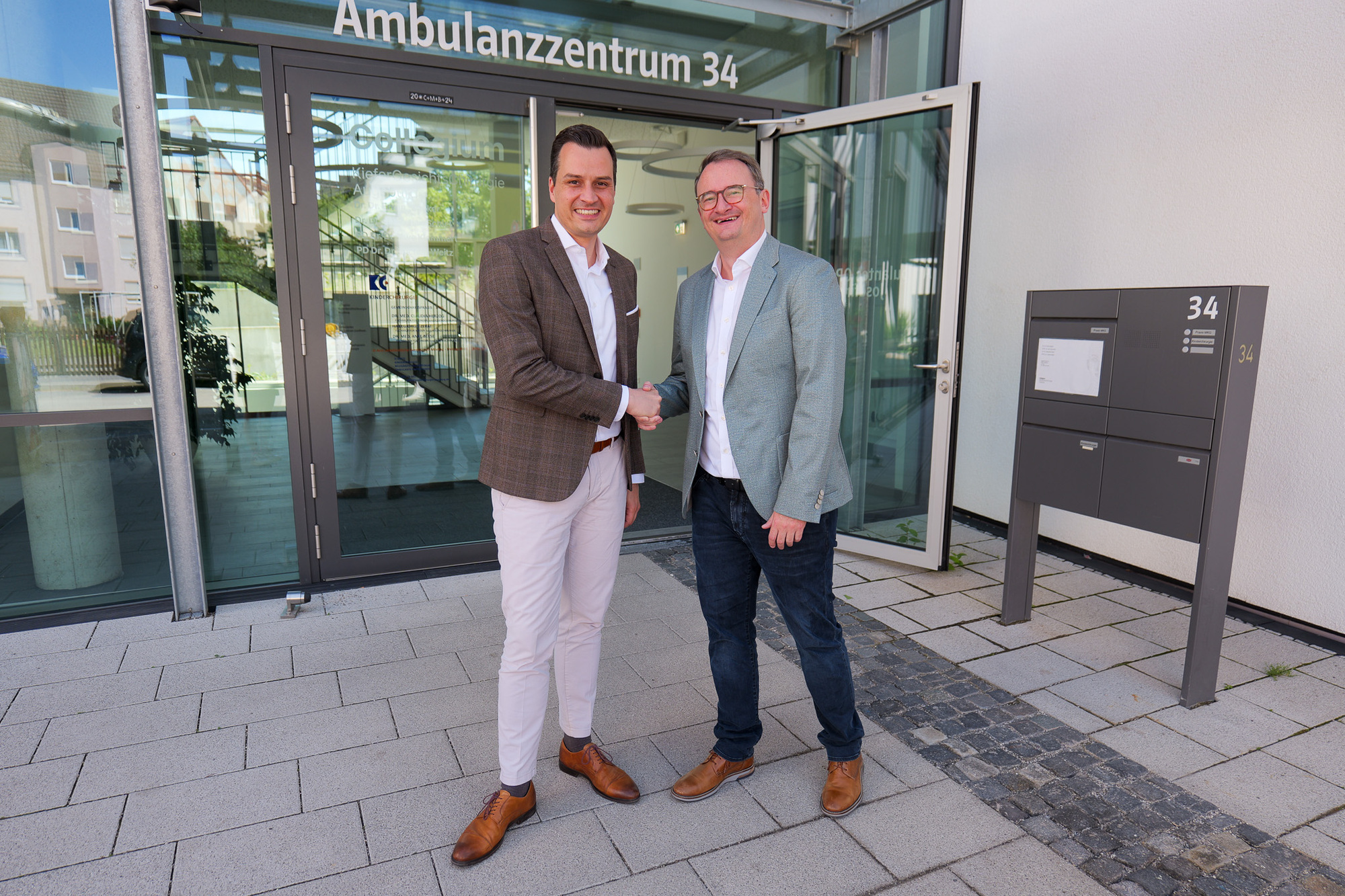 Erweiterung der Klinikleitung der KJF Klinik Josefinum. Stefan Prager (links) wird zukünftig als zusätzlicher Geschäftsführer un