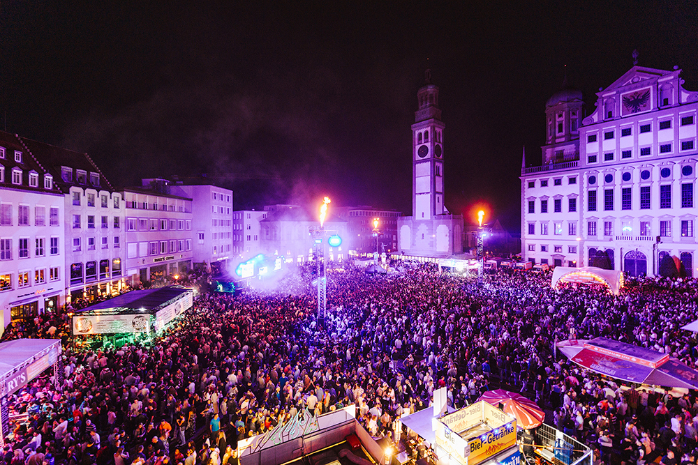 Archivbild. Die Augsburger Sommernächte sollen auch dieses Jahr eine Kombination aus Live-Musik, Entertainment und kulinarischem Genuss bieten. Foto: Augsburg Marketing / Martin Augsburger