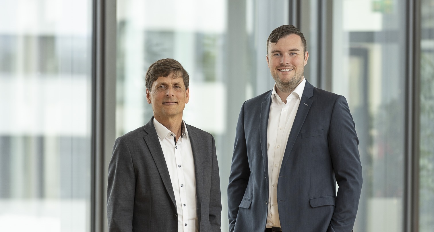 Auf dem Bild (von links): Oliver Haecker, neuer Vorstandsvorsitzender der Sparkasse Neu-Ulm – Illertissen und Bernhard Fäustle, neues Vorstandsmitglied. Foto: Sparkasse Neu-Ulm – Illertissen