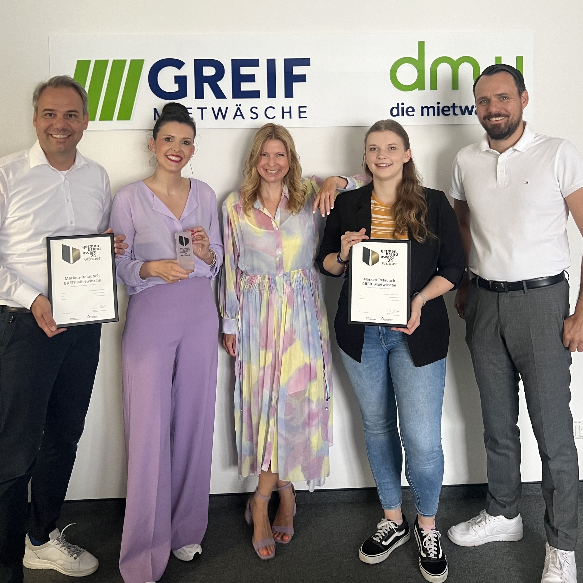 Von links nach rechts: Markus Greif, GeschäftsführerGREIF Mietwäsche, Christiane Arndt, GeschäftsführerinBüro 5, Julia Reiter, L