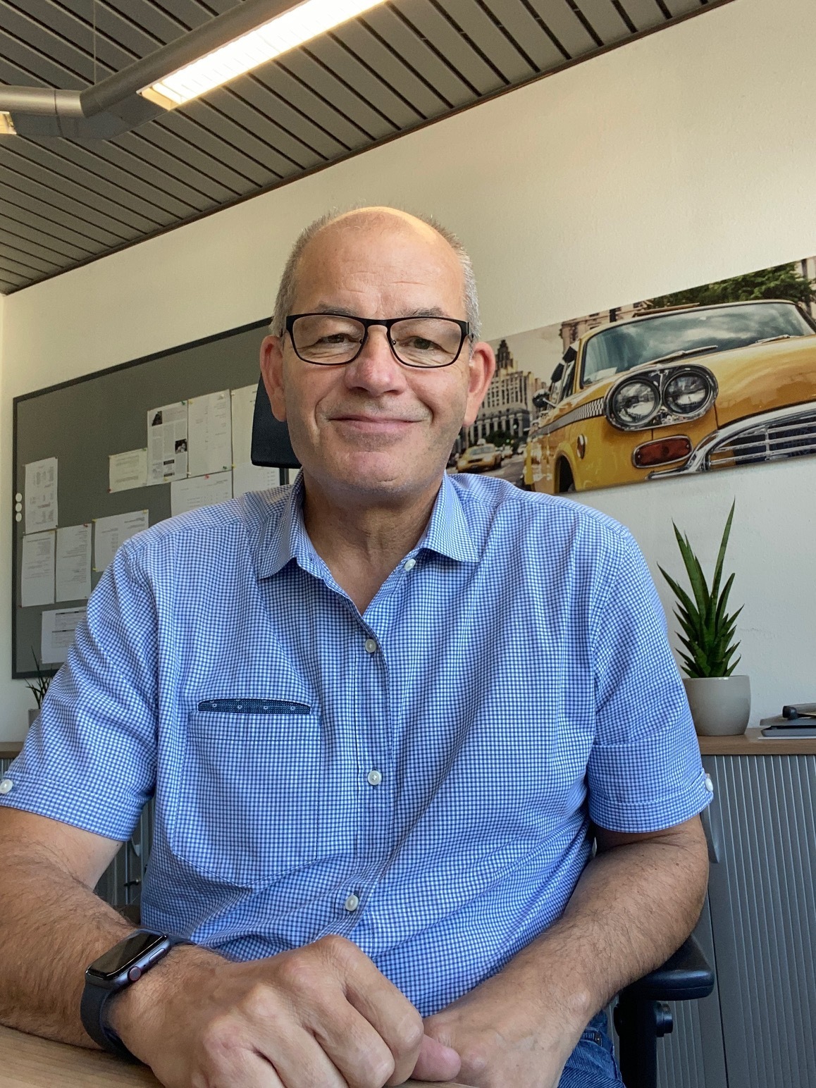 Ferdi Akcaglar ist geschäftsführender Vorsitzender der Taxi Augsburg eG und Taxiunternehmer. Seit 35 Jahren ist er mit dem Taxi