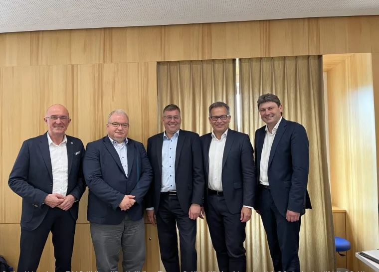 Dr. Klaus Metzger, Andreas Thiel, Dr. Wolfgang Hübschle, Wolfgang Tinzmann, Dr. Michael Higl. Foto: Regio Augsburg Wirtschaft GmbH