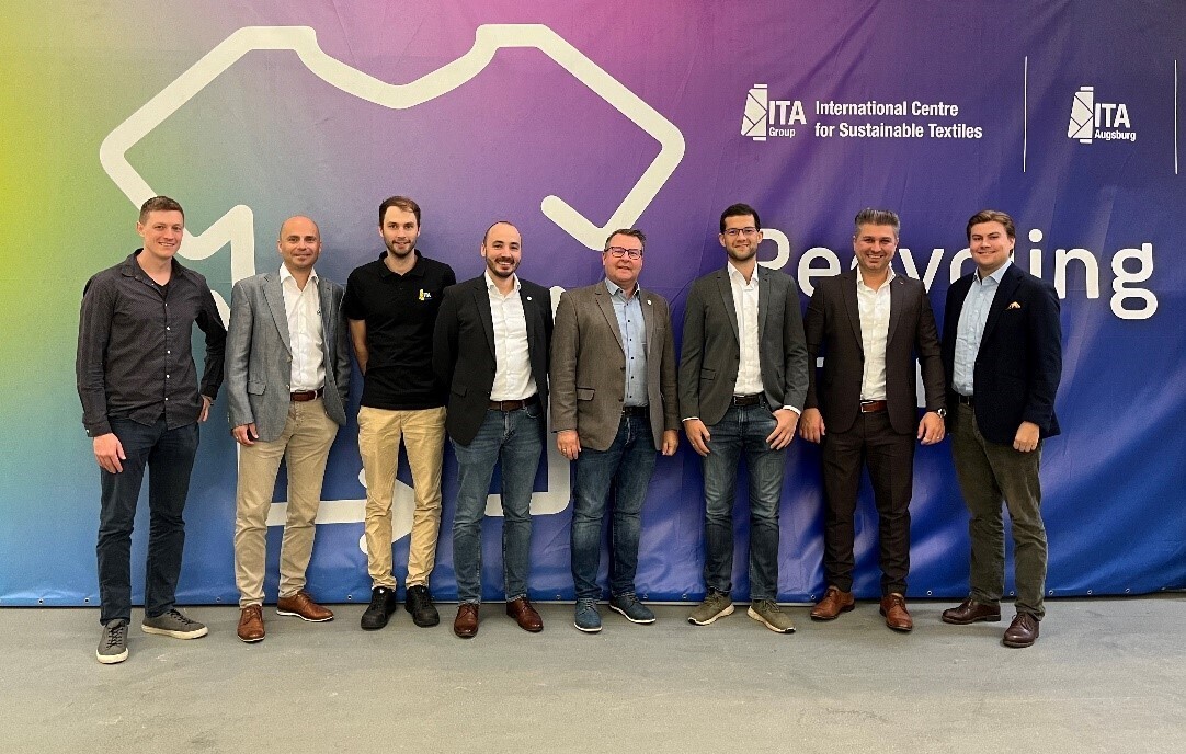 Neue Kooperation: Auftakttreffen von Agatex Feinchemie GmbH und ITA im Recycling Atelier (v.l.n.r): Dr.-Ing. Georg Stegschuster, Thomas Neubauer, Amon Krichel, Rainer Nigl, Thomas Maier, Kristian Gavric, Prof. Dr.-Ing. Mesut Cetin und Nikolaus Bauer-Harnoncourt. Foto: ITA Augsburg