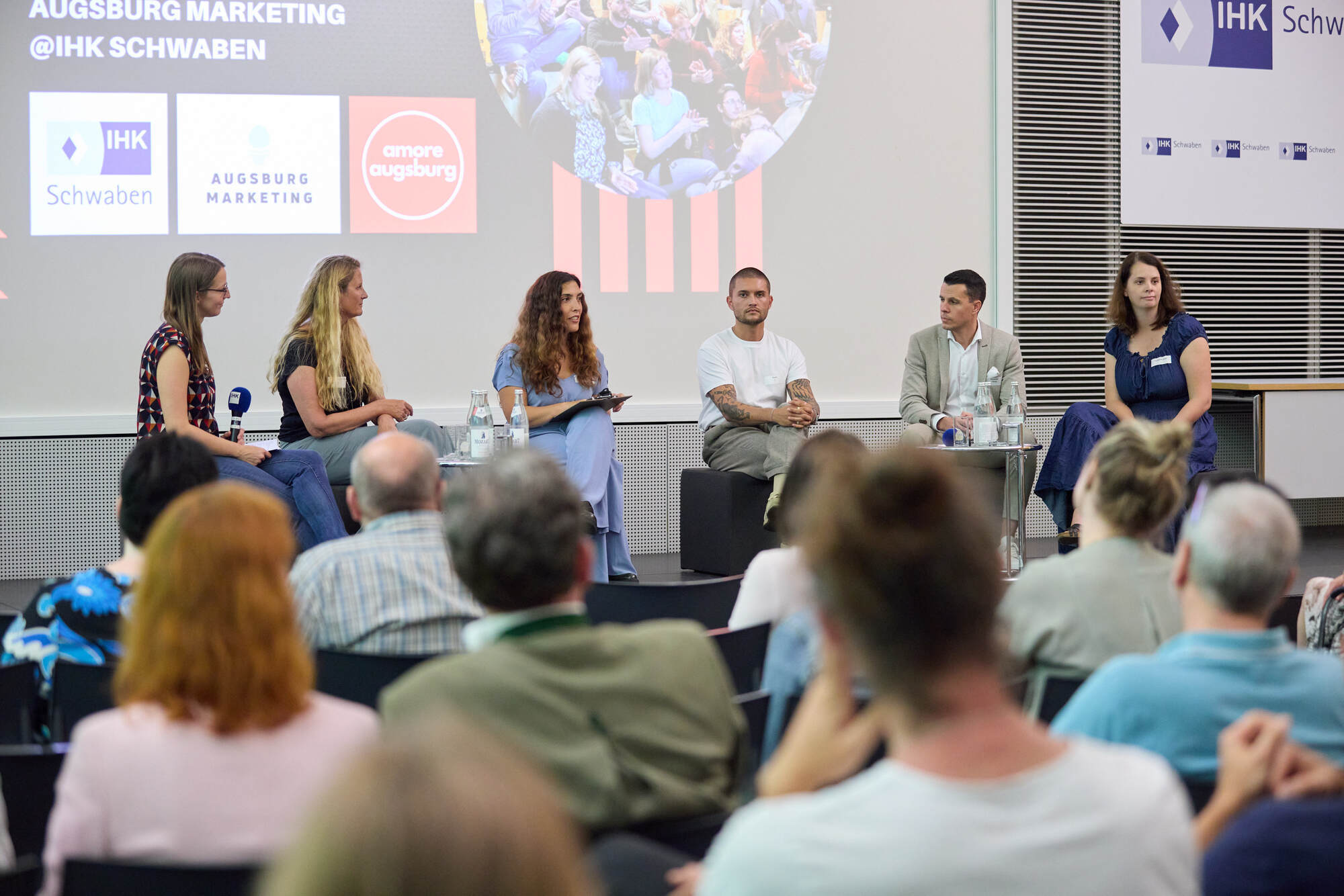V.l.n.r.: Franziska Behrenz (IHK Schwaben), Cornelia Böhm (Augsburg Marketing), Anahit Chachatryan (Amore Augsburg), David Ikic (Retroarea), Alexander Ferstl (Modehaus Jung) und Christiane Huber (Betten Huber). Foto: IHK Schwaben / Ingo Dumreicher