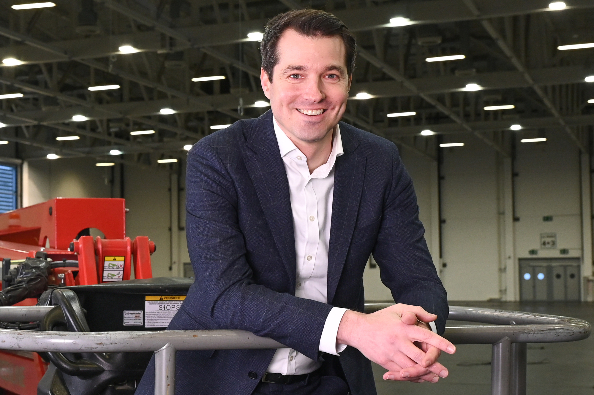 Der Vertrag von Lorenz A. Rau, CEO der Messe Augsburg, wurde frühzeitig um weitere fünf Jahre verlängert. Foto: Messe Augsburg / Daniel Biskup