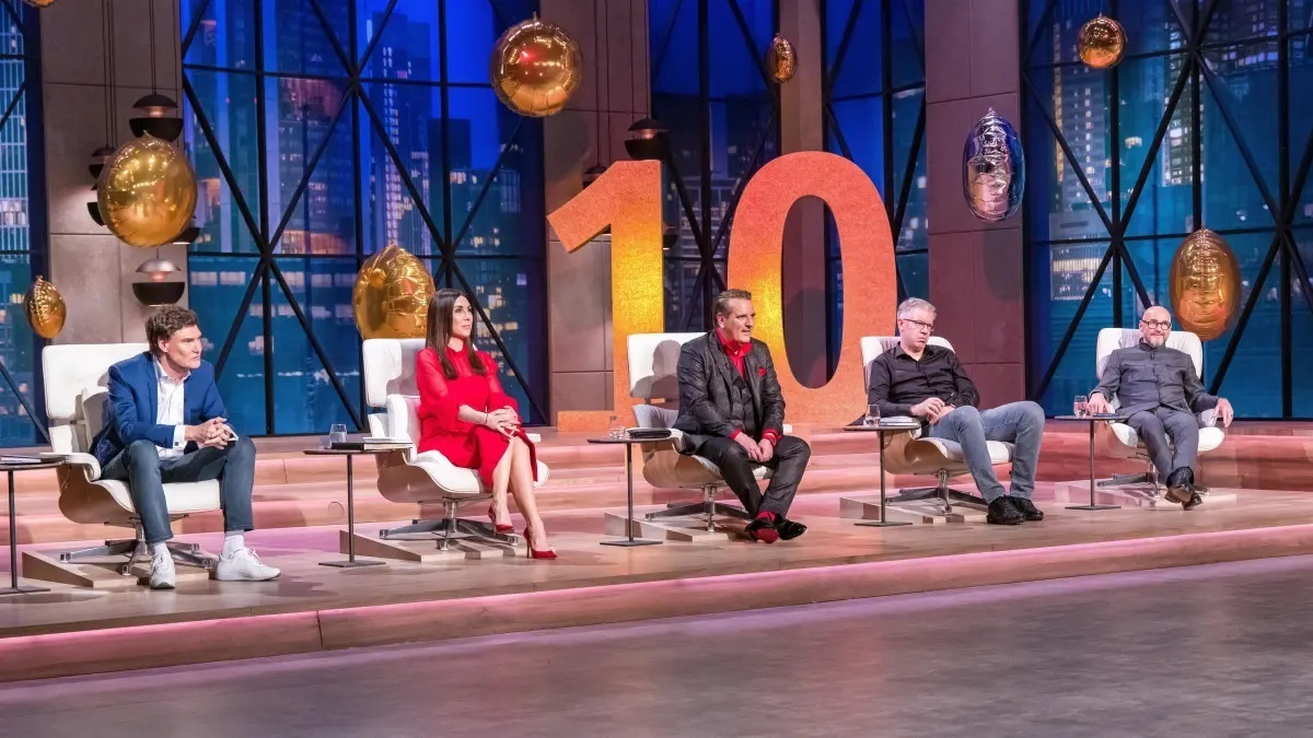 Die VOX-Fernsehsendung „Die Höhle der Löwen“ feiert 10-jähriges Jubiläums. Mit dabei: (von links) Carsten Maschmeyer, Judith Williams, Ralf Dümmel, Frank Thelen und Jochen Schweizer. Foto:  Bernd-Michael Maurer, RTL