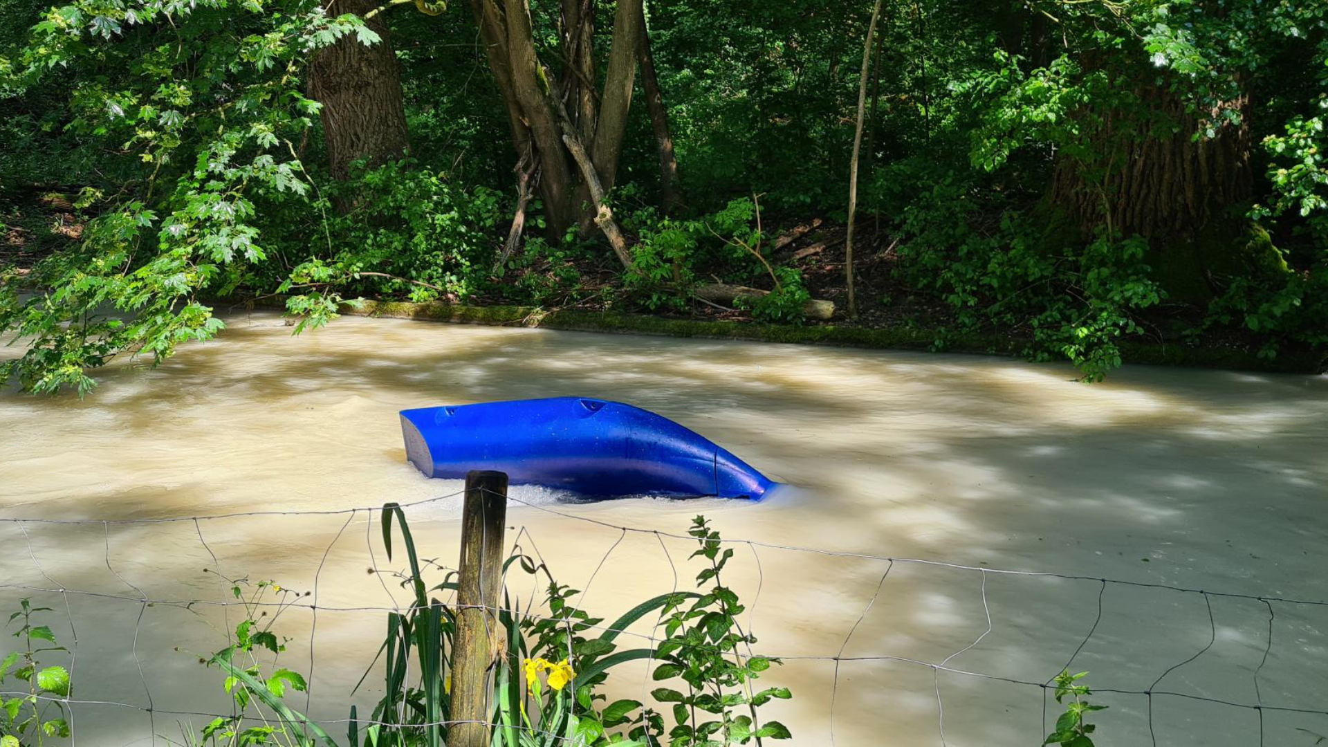 Im Auer Mühlbach – ein etwa sieben Kilometer langer, aus Isarwasser gespeister Münchner Stadtbach – ist die erste Pilotanlage in
