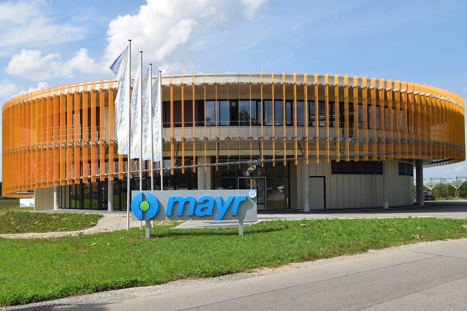 Das Kommunikationszentrum mayr.com ist das repräsentative Zentrum des Unternehmens. Fotp: mayr Antriebstechnik