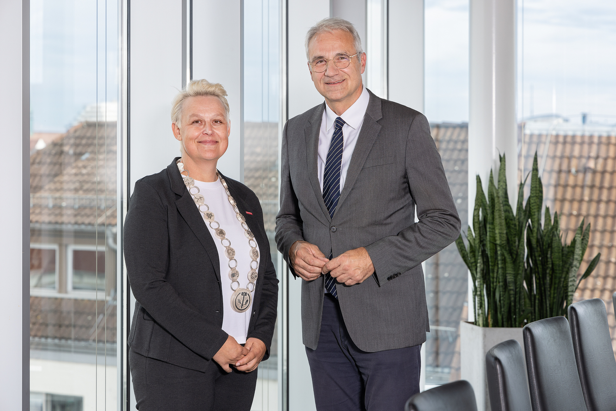 Katja Maier direkt nach ihrer Wahl zur Präsidentin der Handwerkskammer Ulm mit Hauptgeschäftsführer Dr. Tobias Mehlich, Foto: Ha