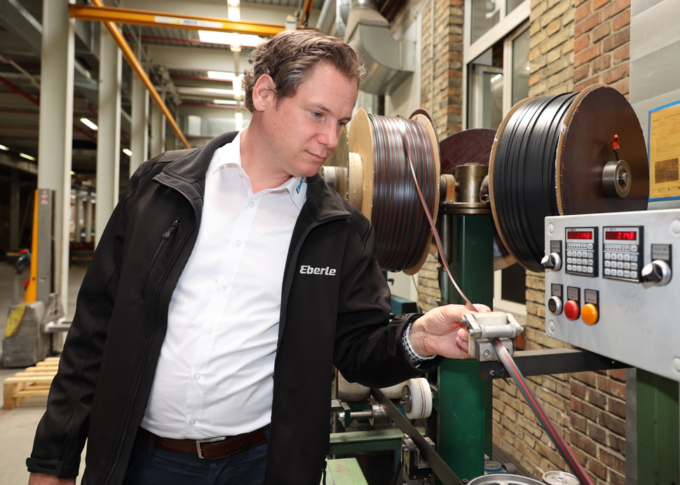 Mit dem Einsatz recycelter Materialien trägt Eberle unter anderem dazu bei, die Menge an Kunststoffabfällen zu begrenzen. Foto: