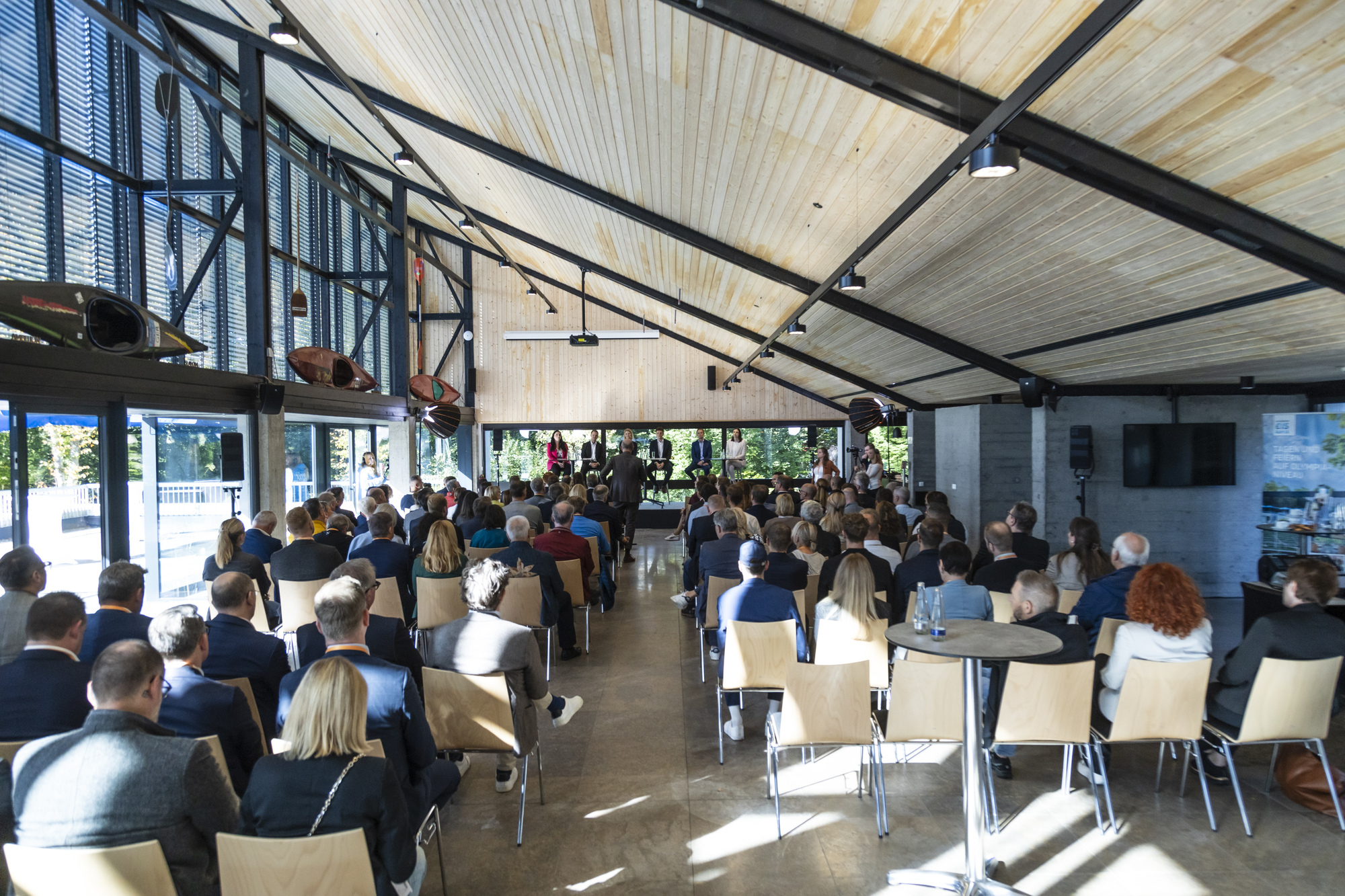 Knapp 200 Gäste waren beim beliebten Netzwerkeven von VMM bei Eiskanal Event zu Gast. Foto: Bernd Jaufmann