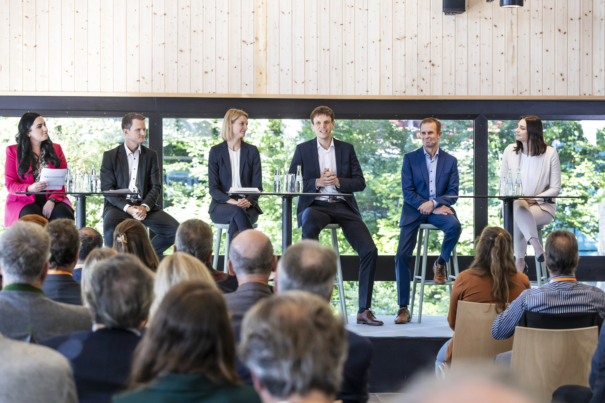 Der B4B Talk (von links): Angelina Märkl, Dr. Mathias Bauer, Petra Fischer-Steber, Sebastian Hammon, Ingo Hild und Julia König. Foto: Bernd Jaufmann