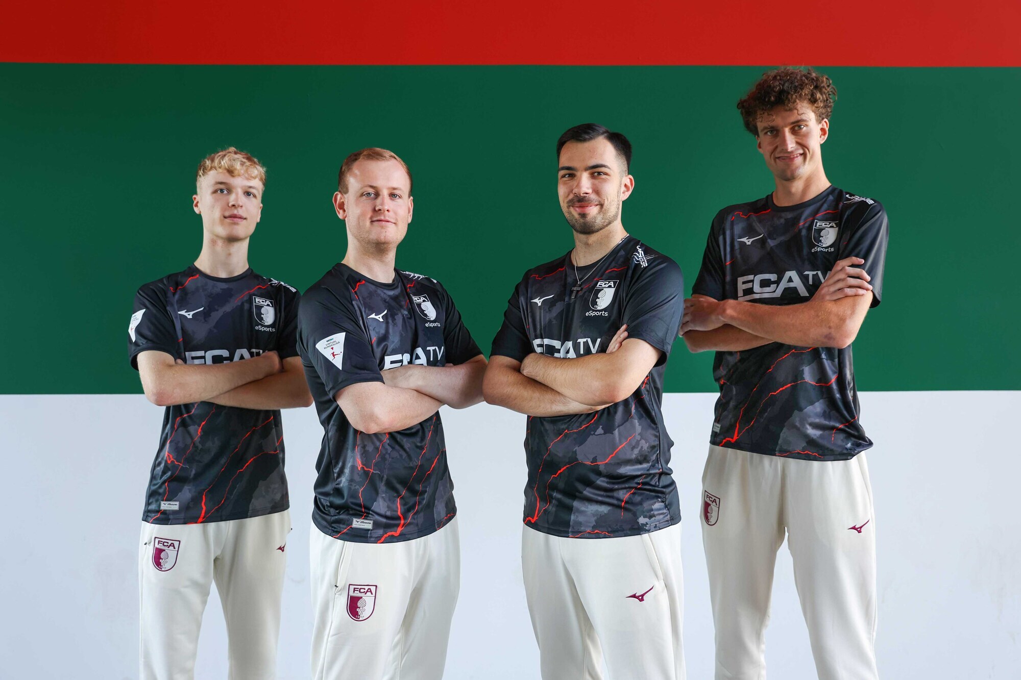 Das eSport-Team des FC Augsburg startet mit Michael Zwisler, Christoph Geule, Yannic Bederke und Lukas Rathgeb in die siebte Sai