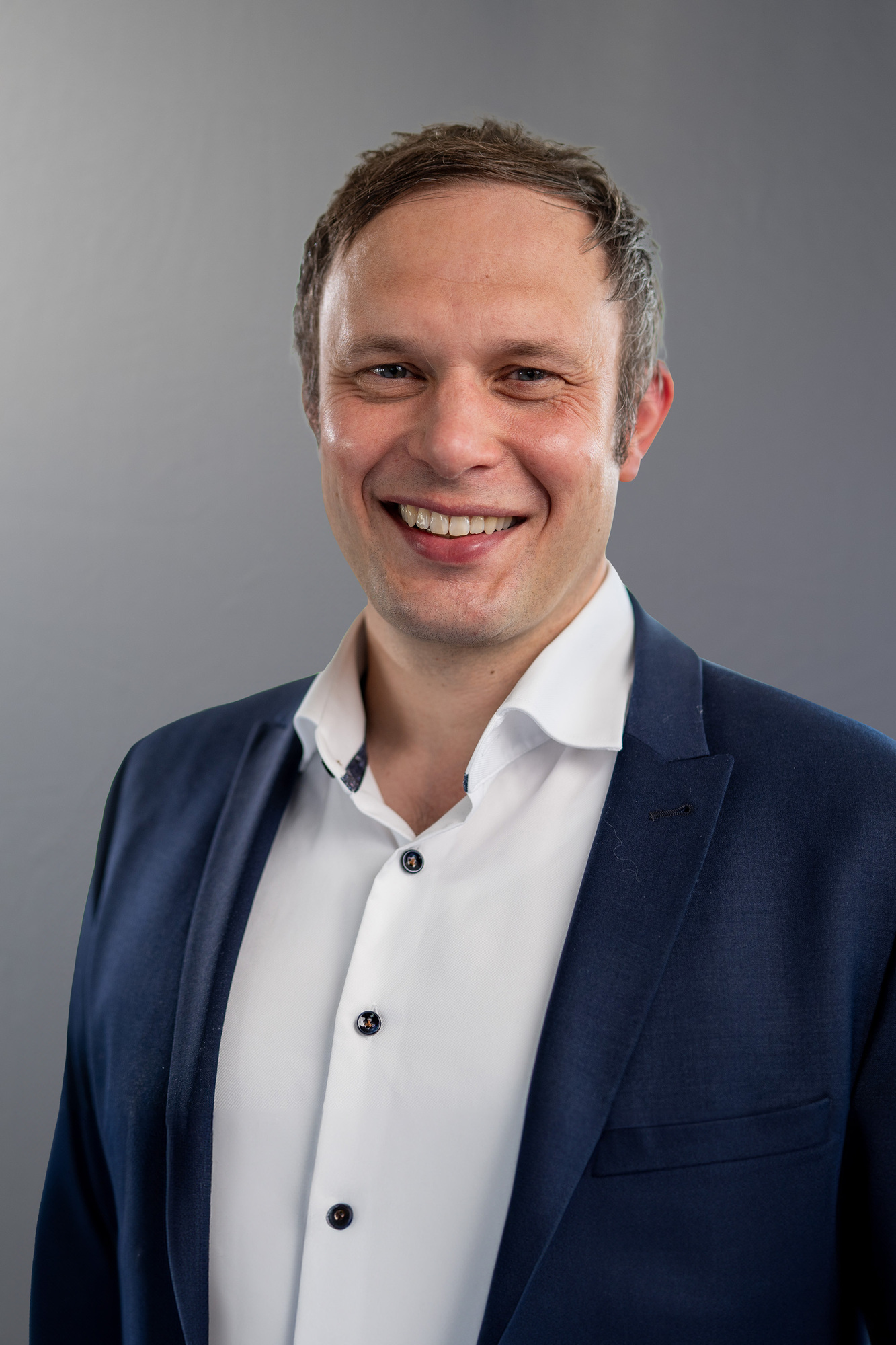 Raphael Brandmiller hat zum 01. Oktober die Leitung der Augsburger Lehmbaugruppe übernommen. Foto: Lehmbaugruppe