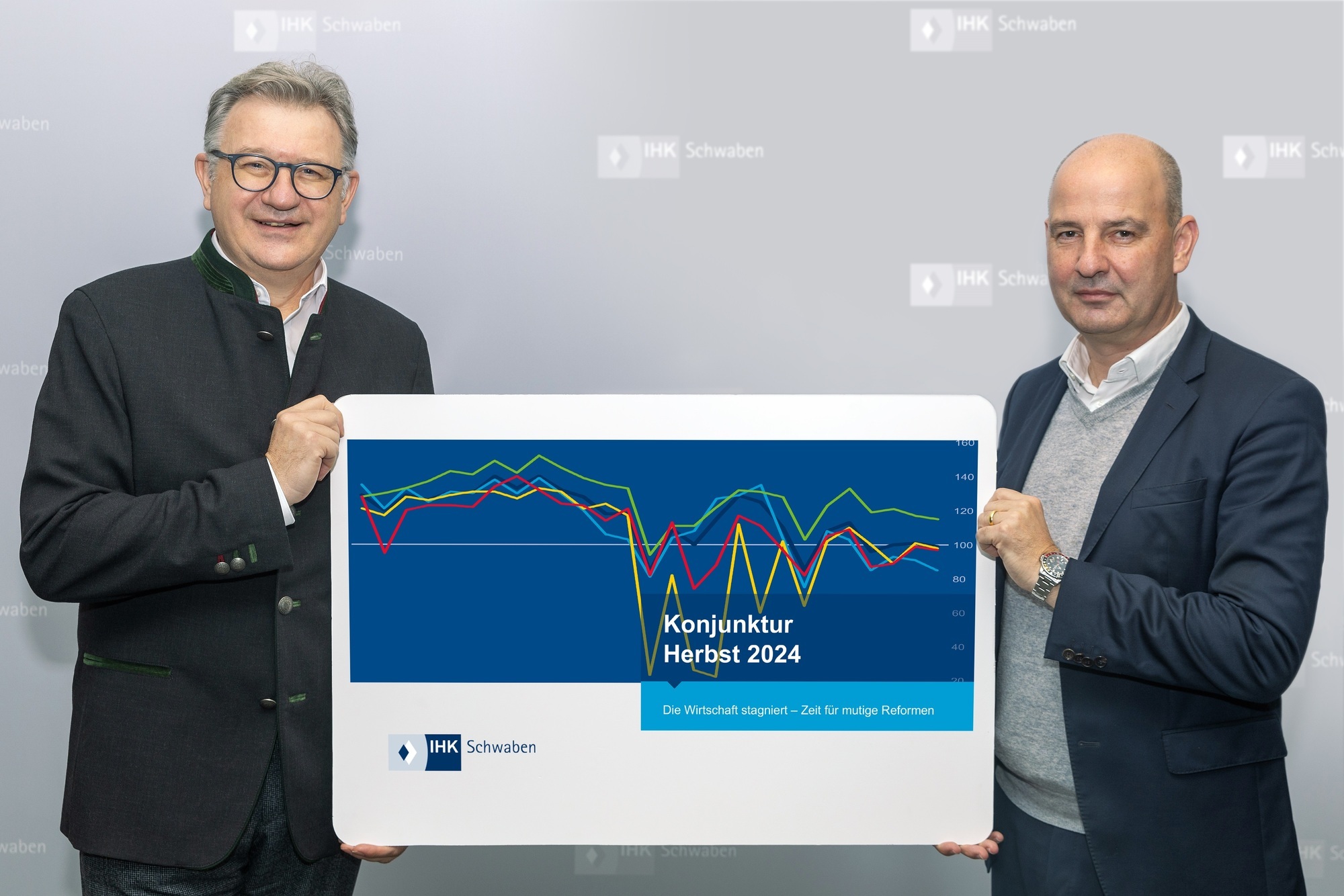 v. l. n. r. IHK-Präsident Reinhold Braun und IHK-Hauptgeschäftsführer Dr. Marc Lucassen stellten die Ergebnisse der IHK-Konjunkturumfrage Herbst 2024 vor. Foto: IHK Schwaben