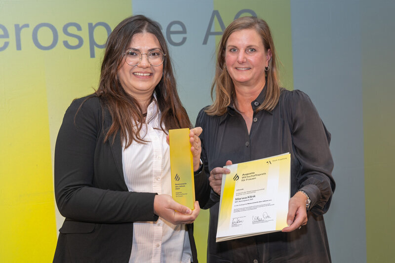 Marwa Klink (links) und Ingrid Rieken. Foto: Peter Fastl/Stadt Augsburg