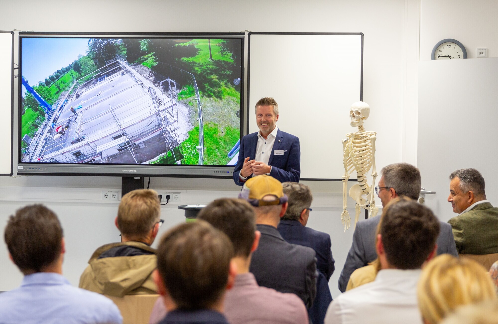 Klinikvorstand Martin Gösele bei der offiziellen Eröffnung des Erweiterungsbaus der Pflegeschule der Wertachkliniken. Foto: Doris Wiedemann