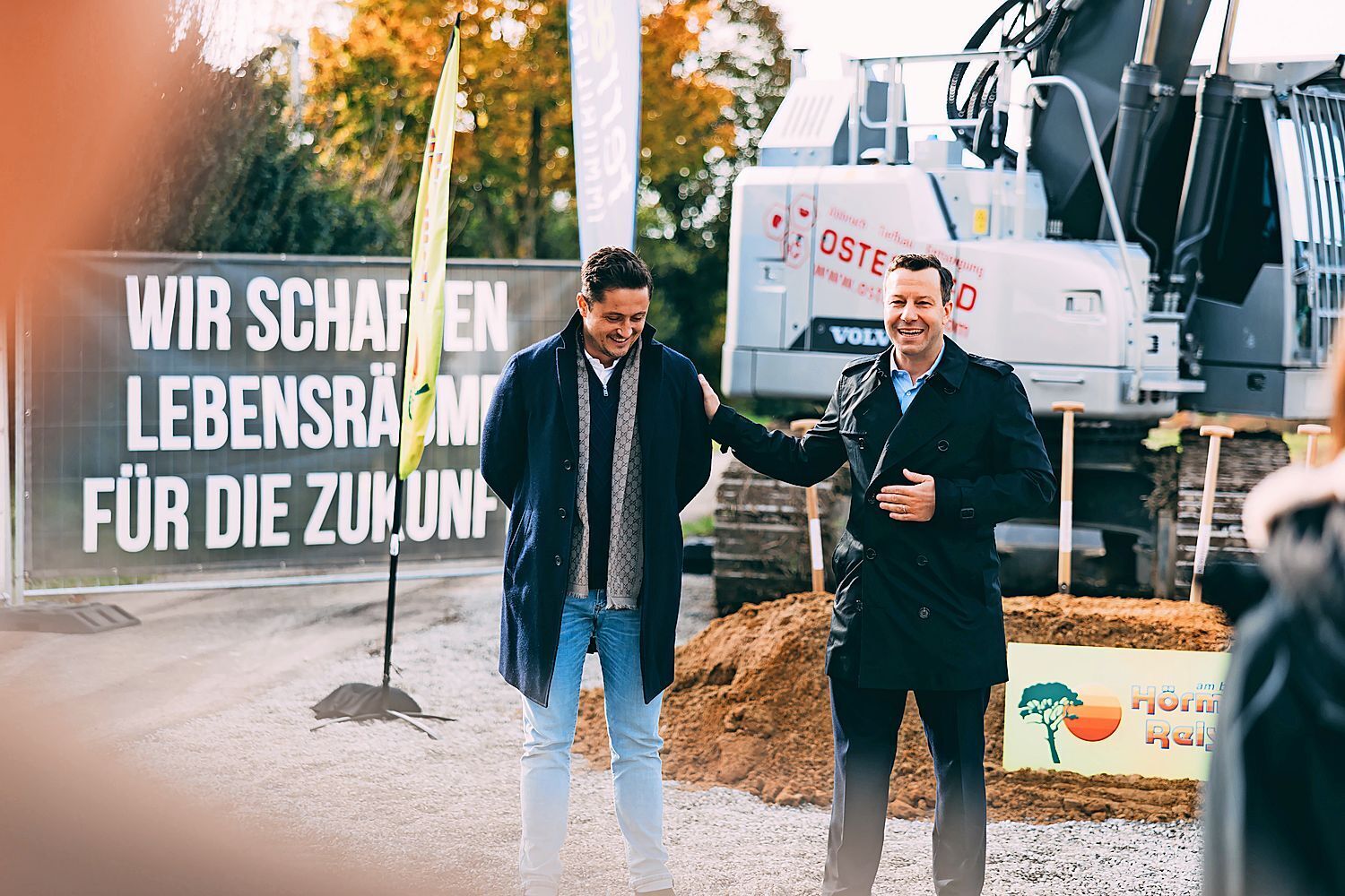 V.l.: Projektleiter Sasha Pfannenschmidt und Philipp Hörmann, Geschäftsführer und Inhaber von Hörmann Reisen. Foto: Hörmann Reisen