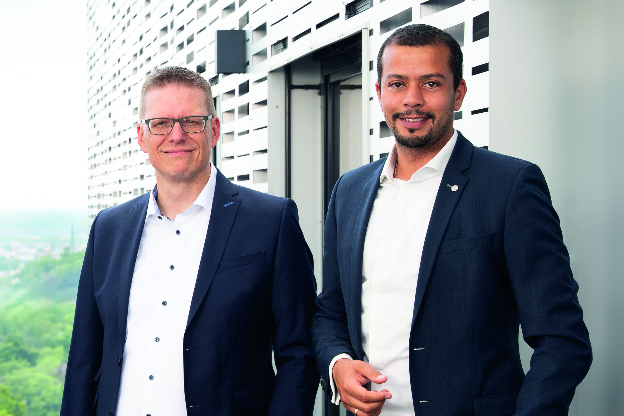 CIO Mark Bulmahn (links) und CEO Dominik Schwärzel (rechts) der Wilken Software Group.