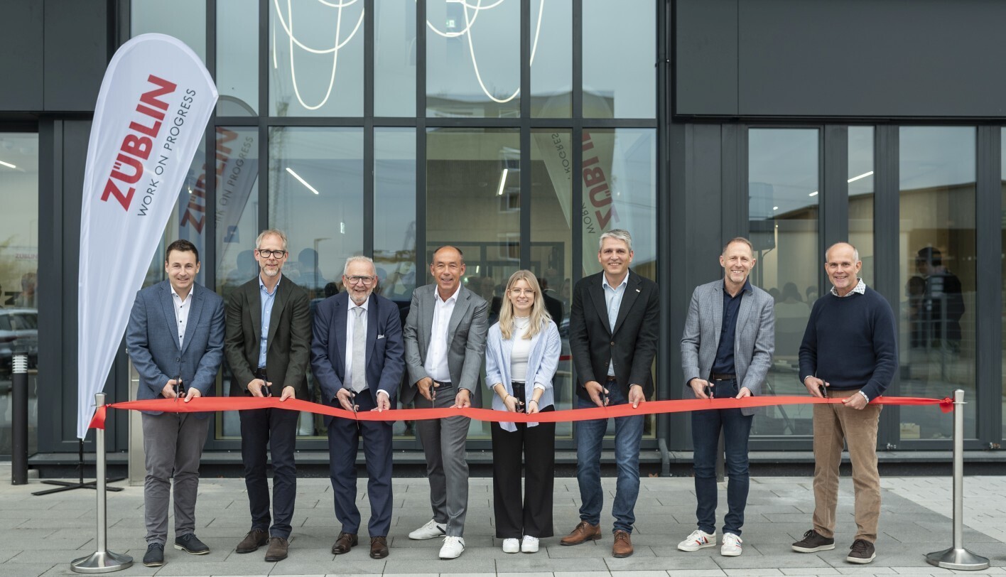 Züblin Timber weiht seine neue Zentrale in Aichach ein. Von links: Roman Kreutmayr (Technischer Bereichsleiter Züblin Timber), M
