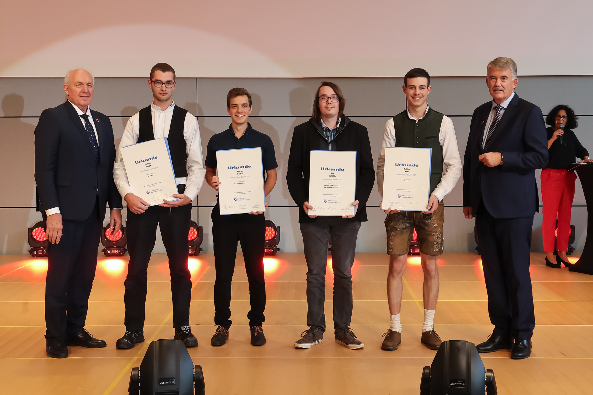 Vier der sechs schwäbischen Landessieger der „Deutschen Meisterschaft im Handwerk". Von links: Jakob Schäf, Florian Sieber, Roi